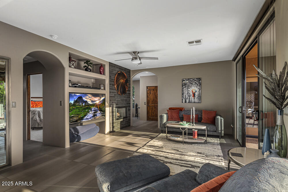 7199 E RIDGEVIEW Place, 221