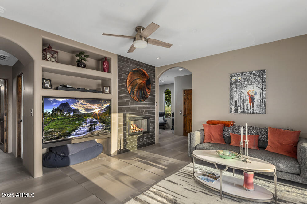 7199 E RIDGEVIEW Place, 221