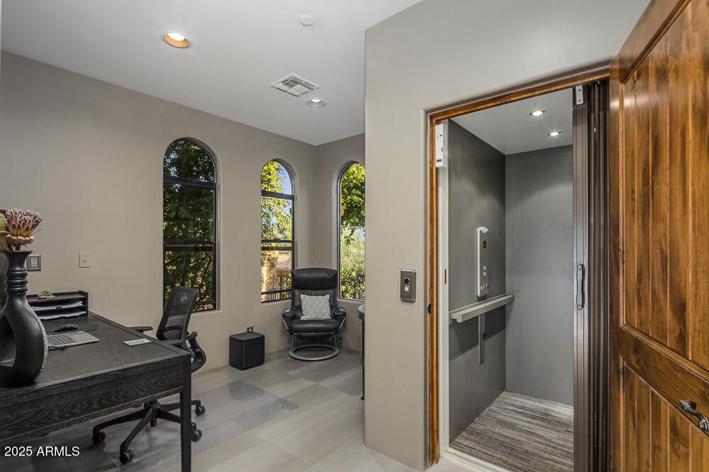 7199 E RIDGEVIEW Place, 221