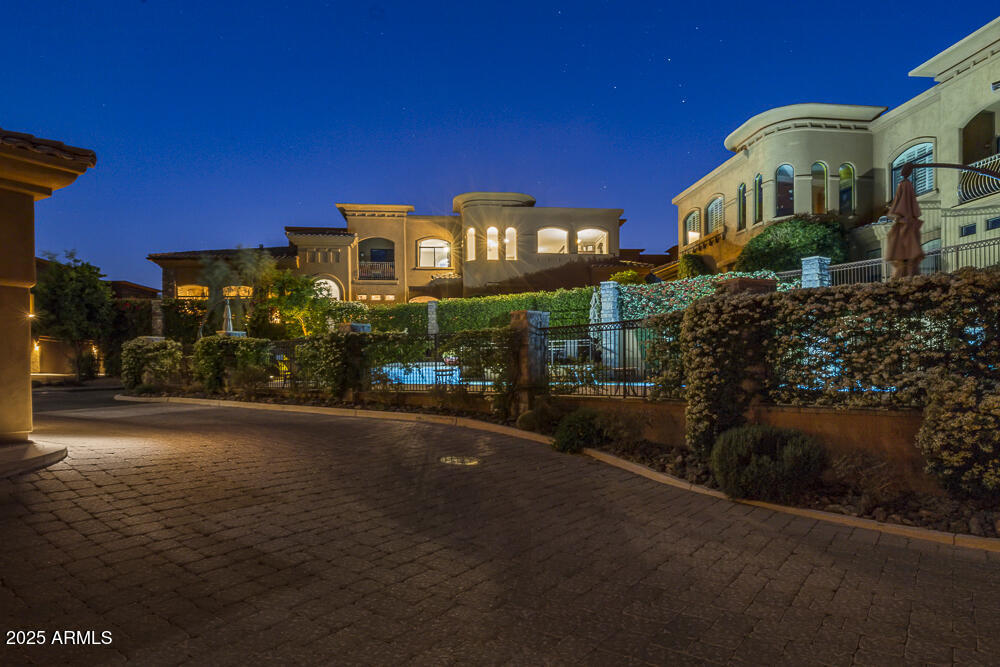 7199 E RIDGEVIEW Place, 221