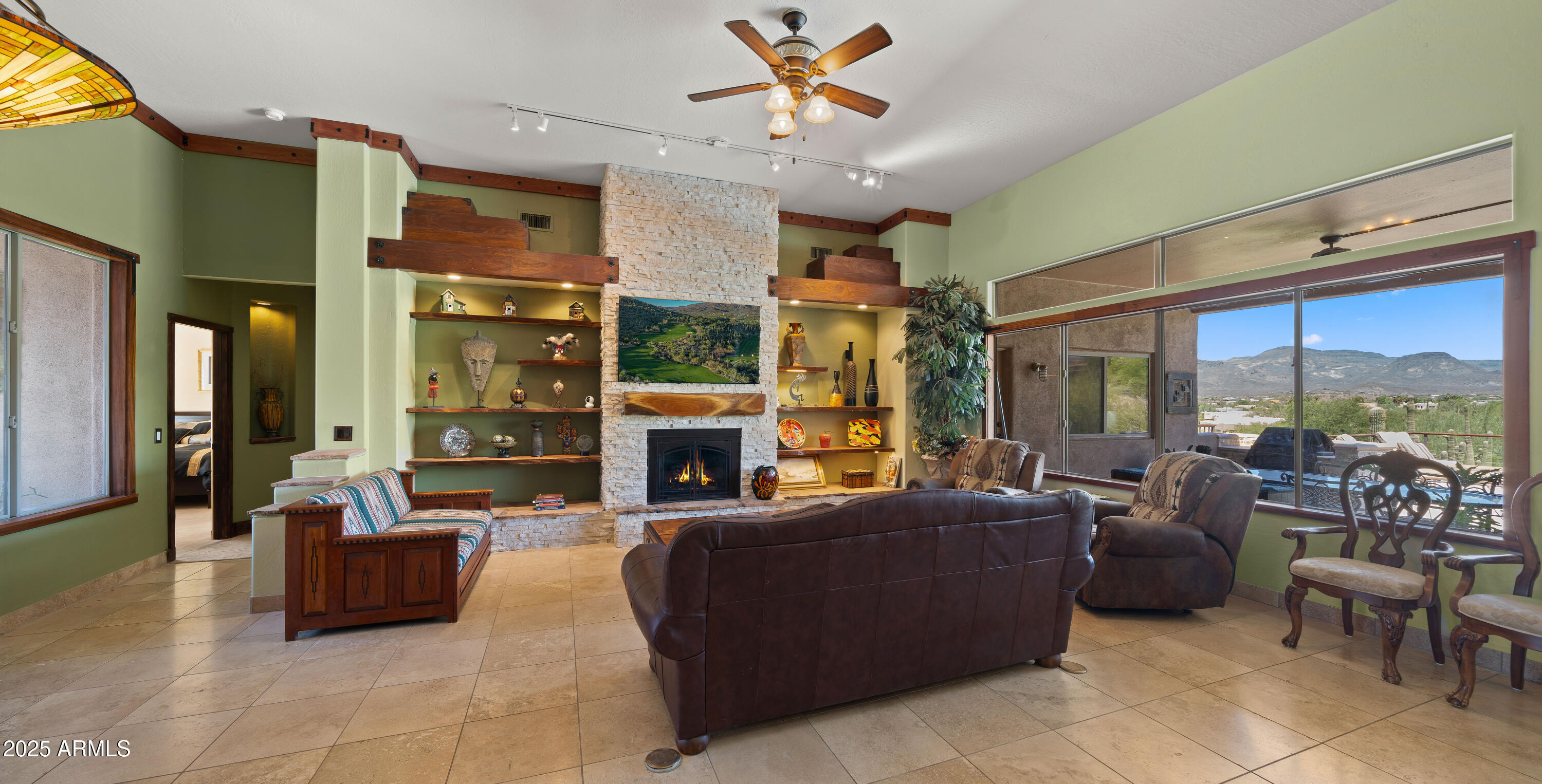 5640 E MIRAMONTE Drive