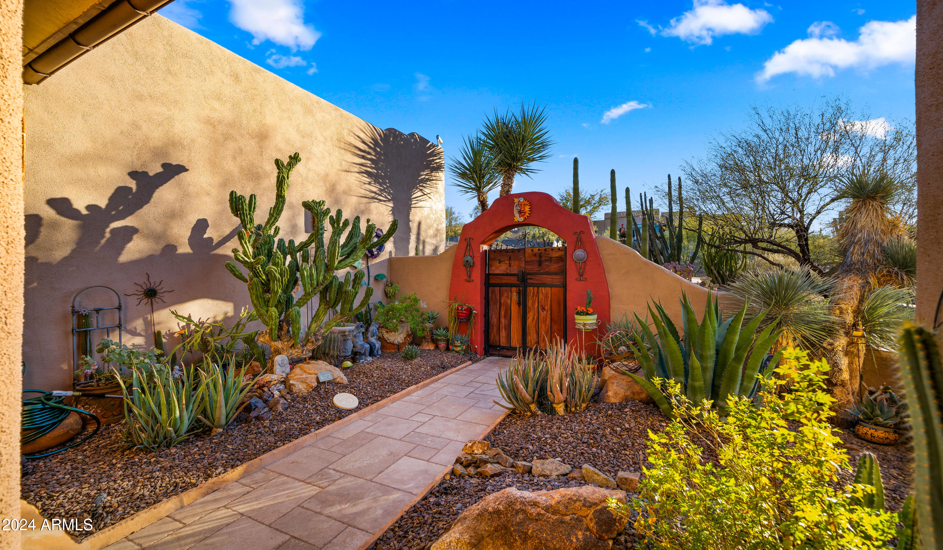 5640 E MIRAMONTE Drive