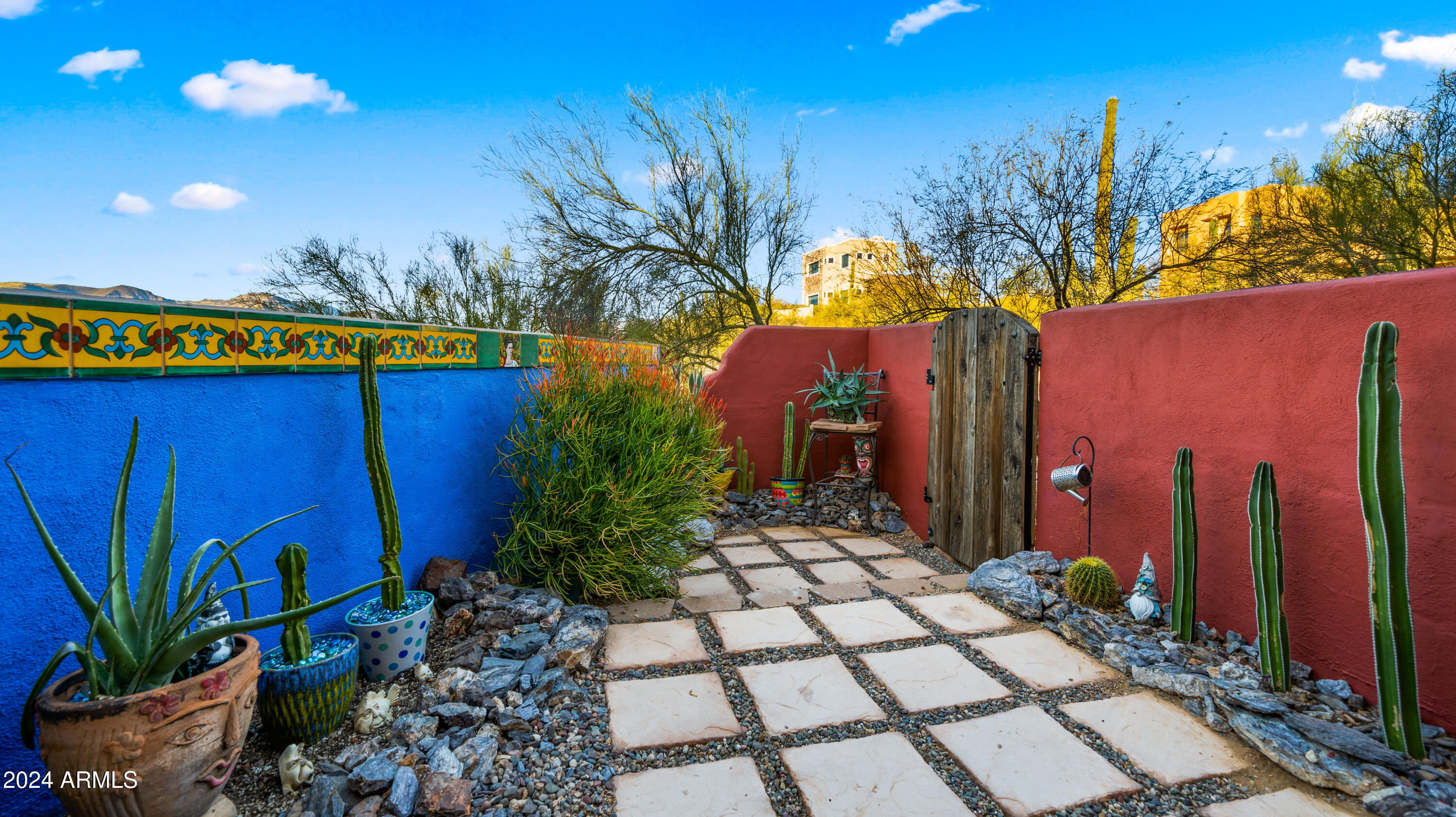 5640 E MIRAMONTE Drive