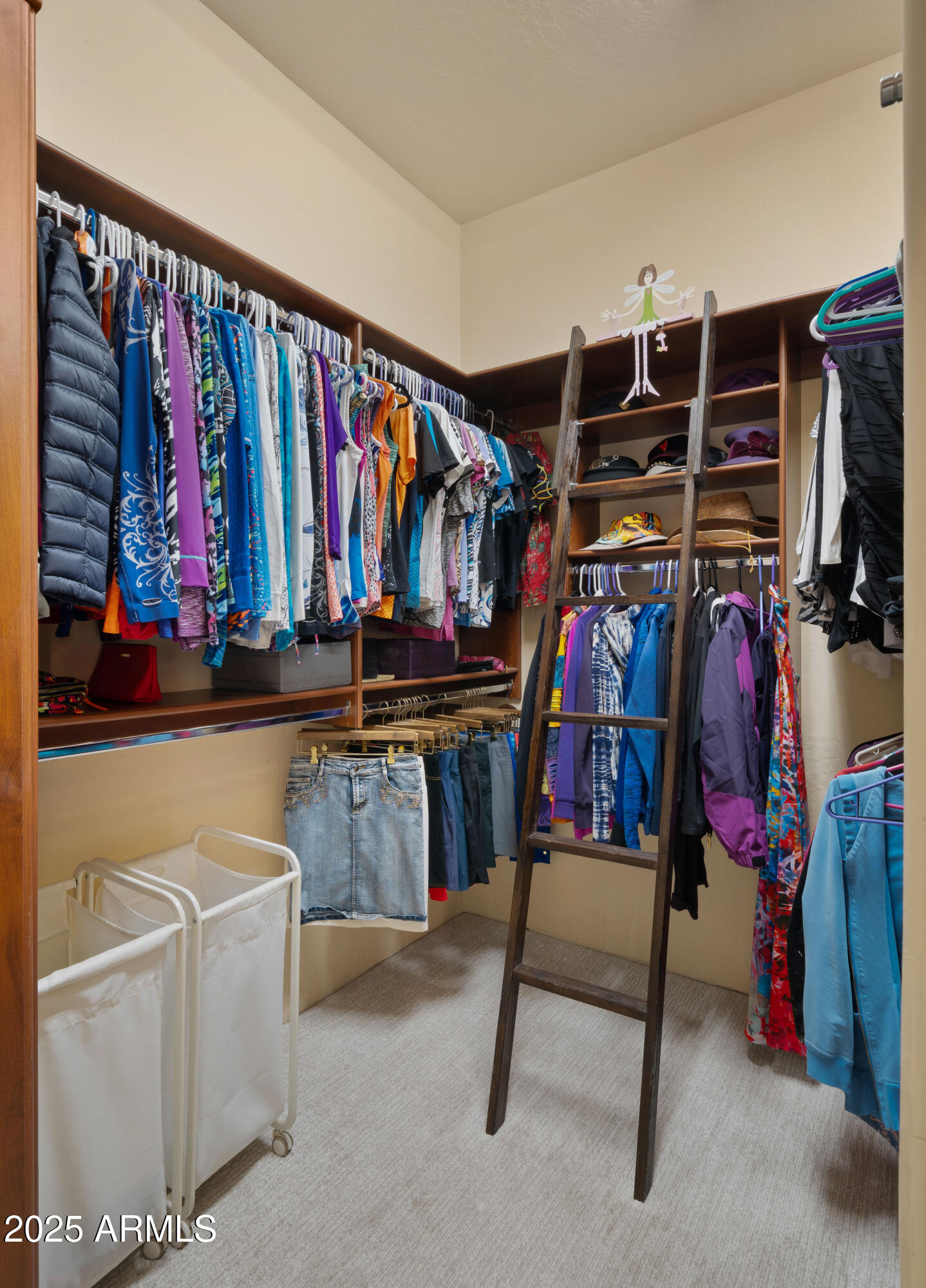 5640 E MIRAMONTE Drive