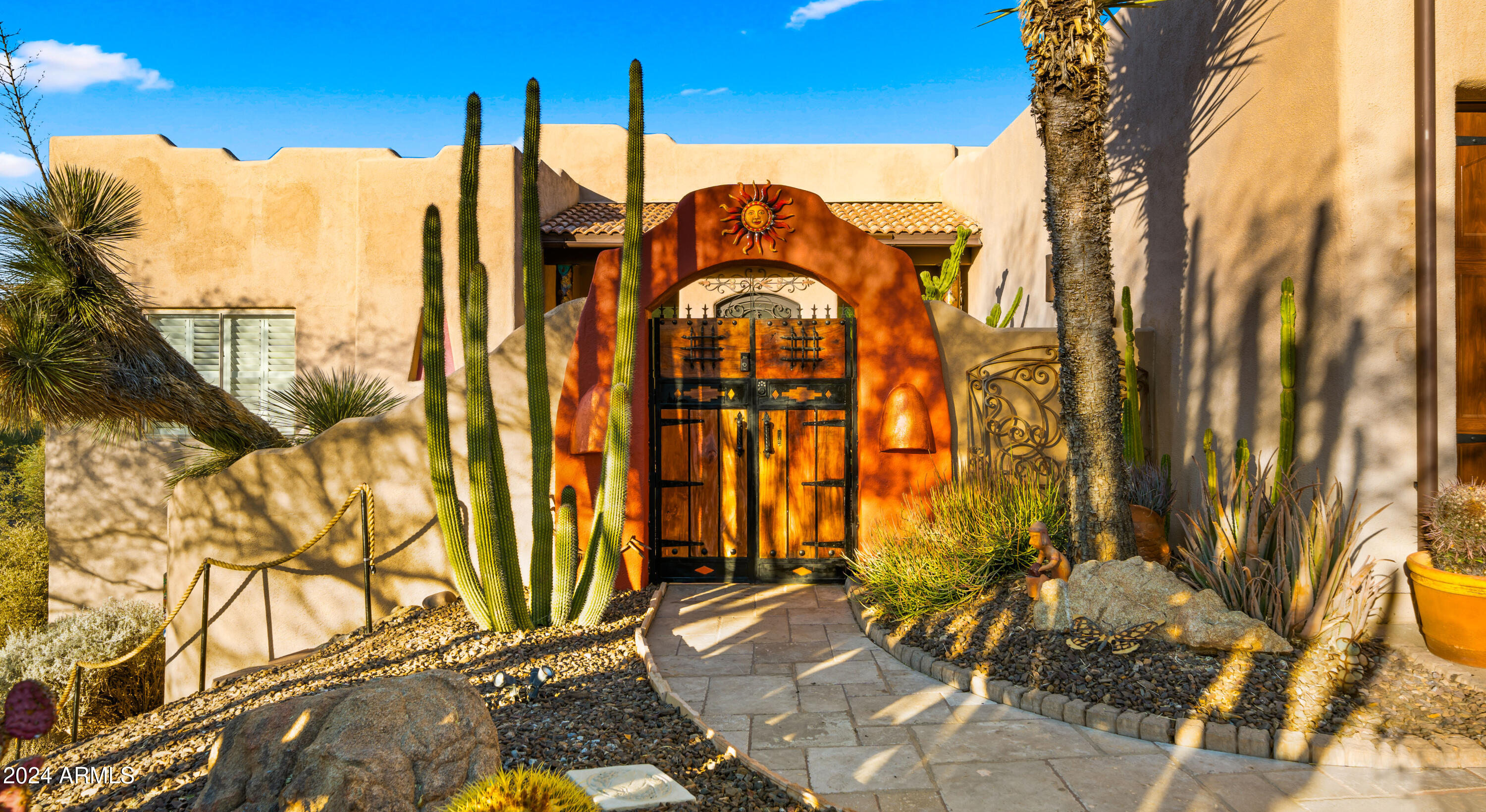 5640 E MIRAMONTE Drive