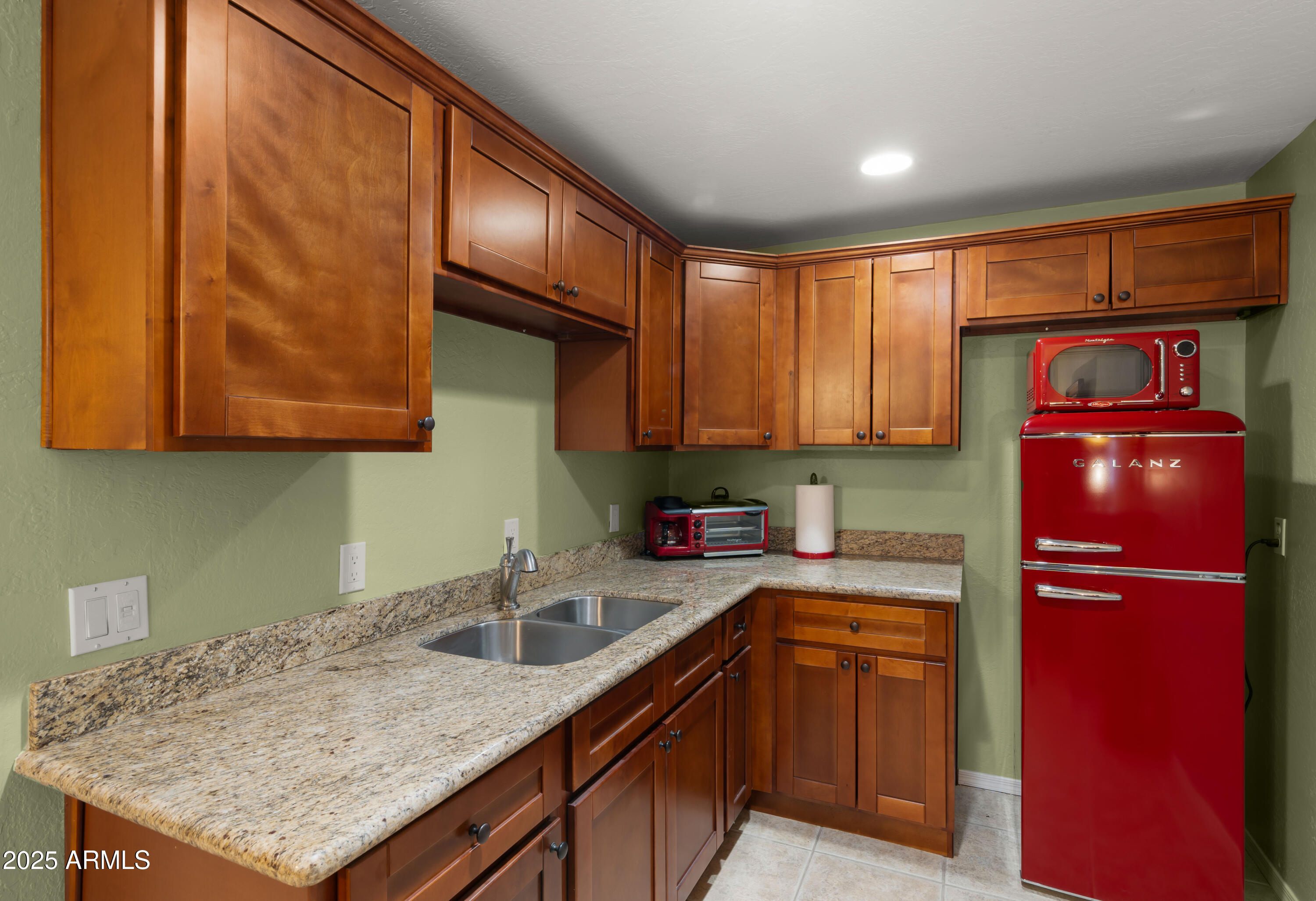 5640 E MIRAMONTE Drive