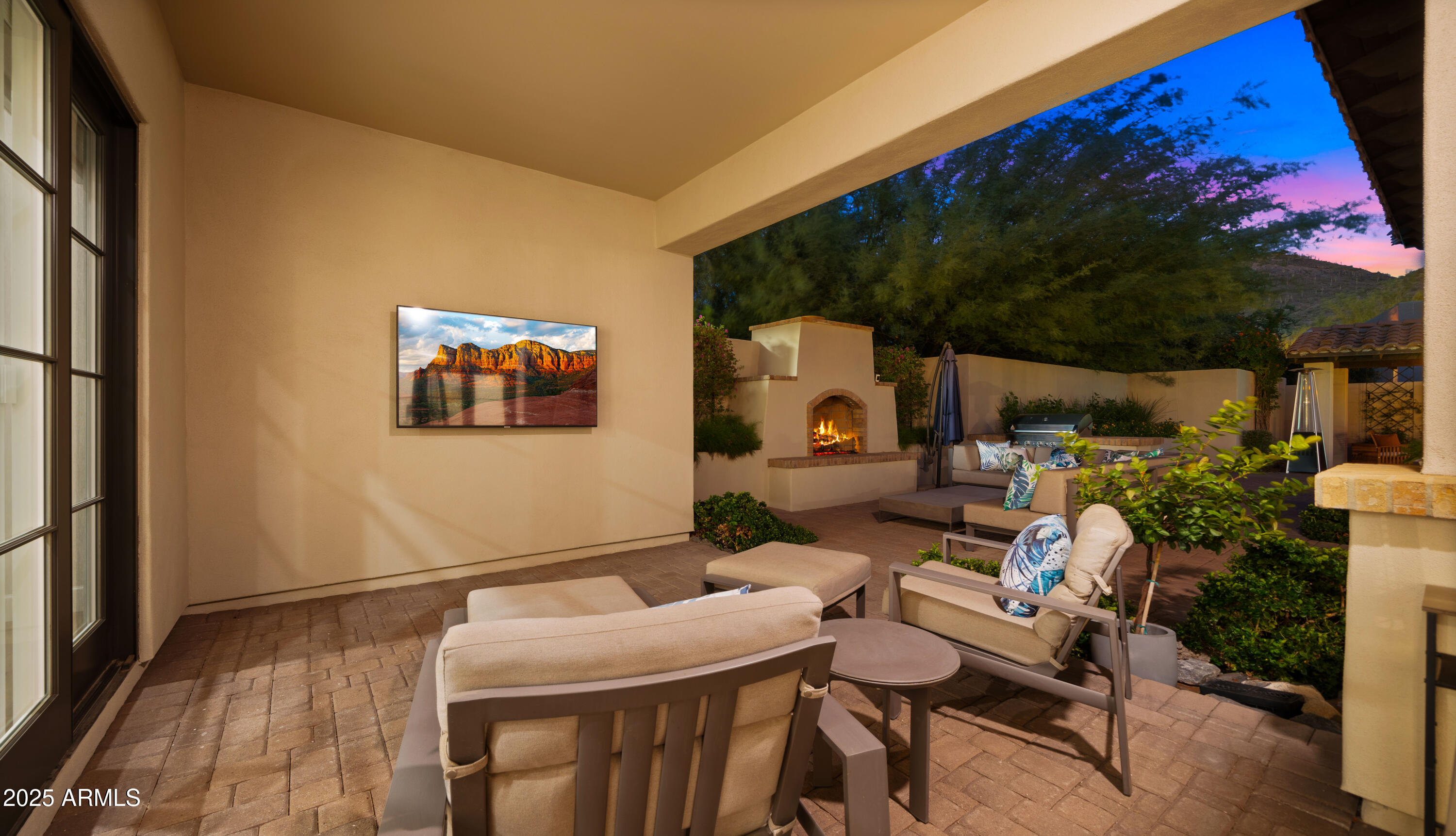 5815 E SENTINEL ROCK Road