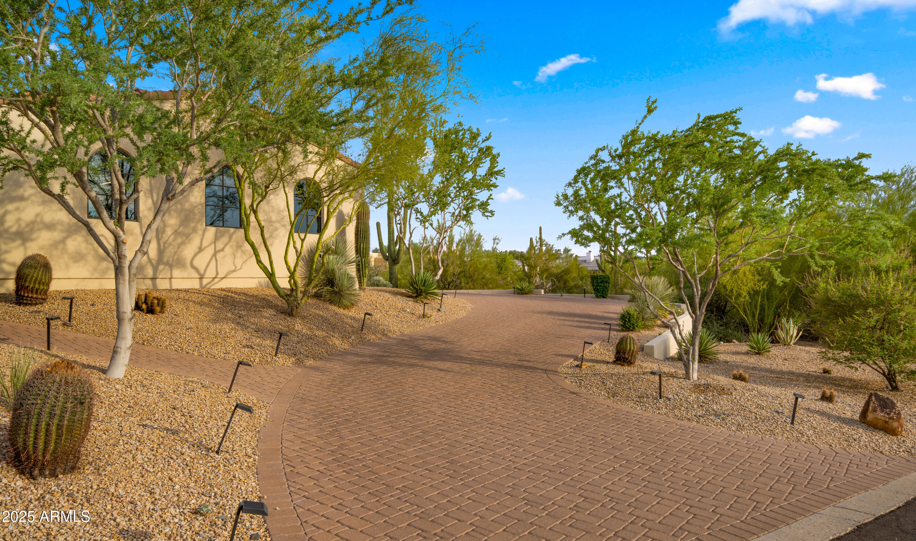 5815 E SENTINEL ROCK Road