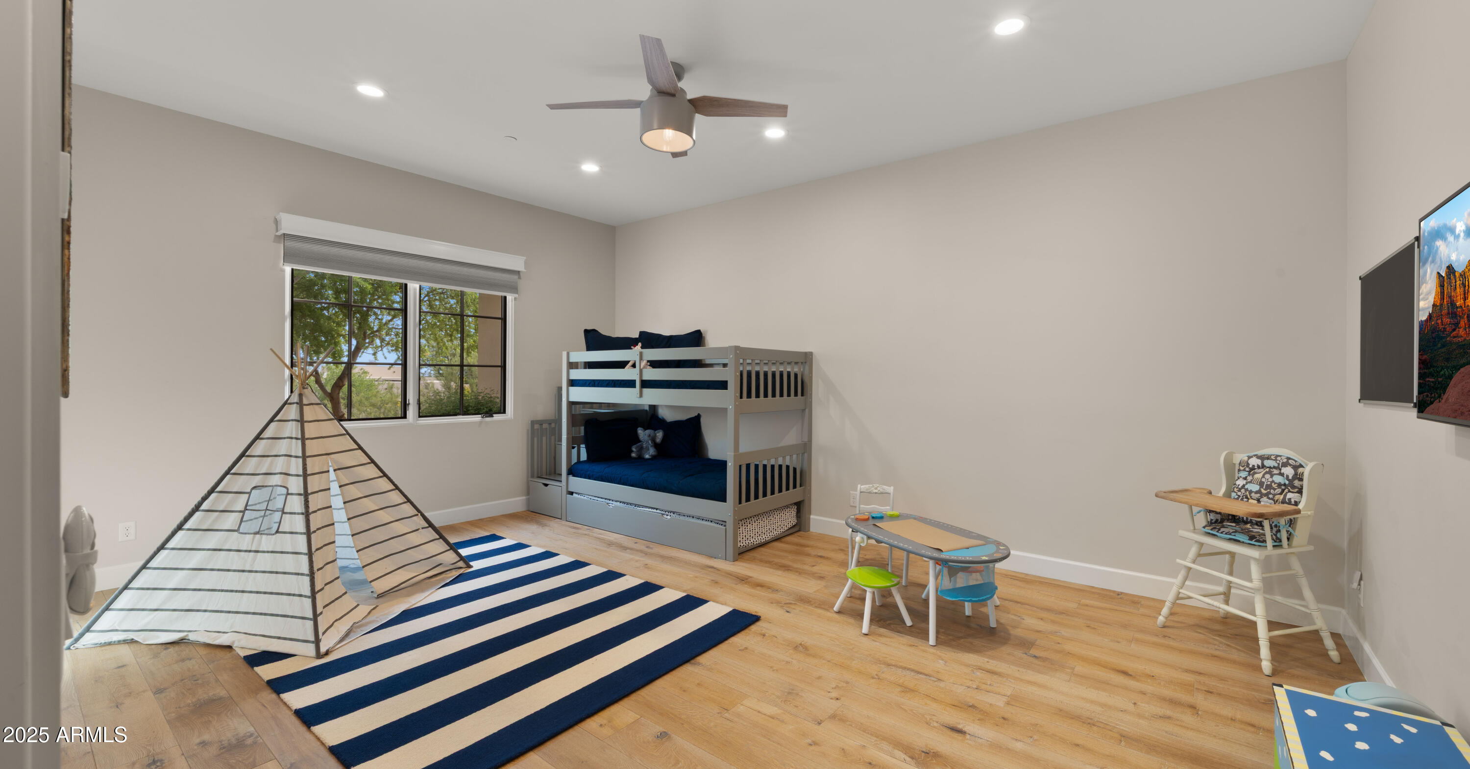 5815 E SENTINEL ROCK Road