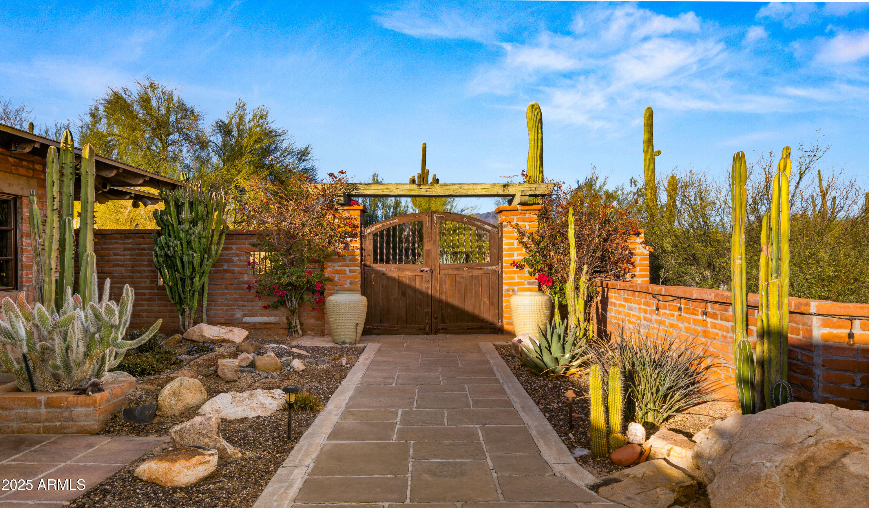 5480 E DESERT CREEK Lane