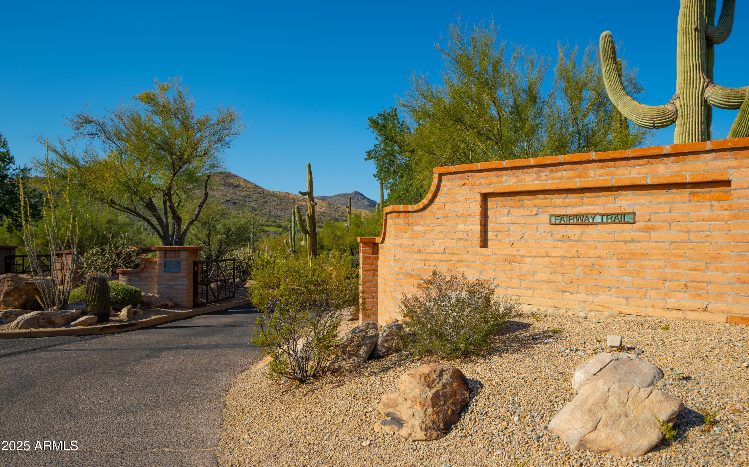 5480 E DESERT CREEK Lane