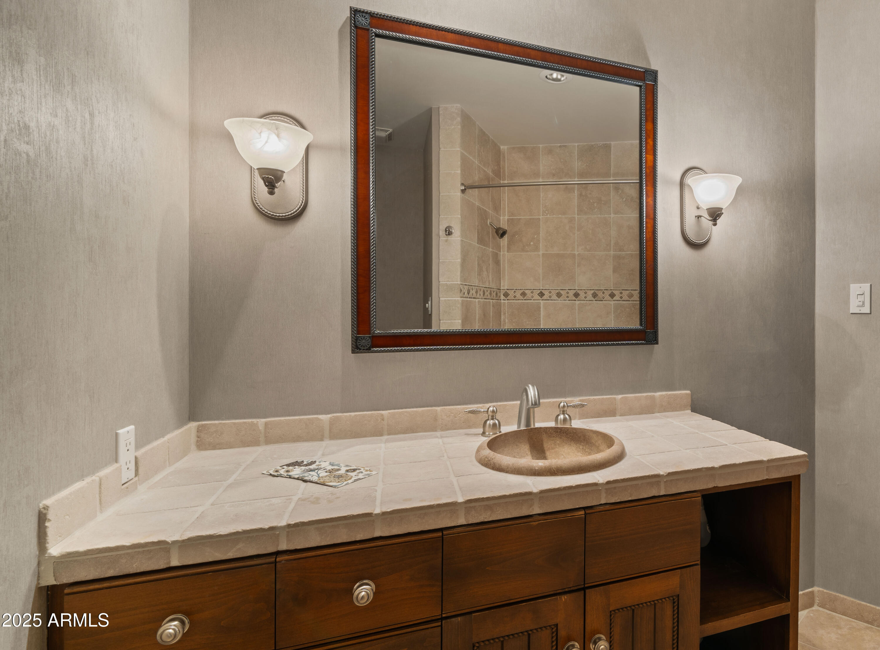 5480 E DESERT CREEK Lane