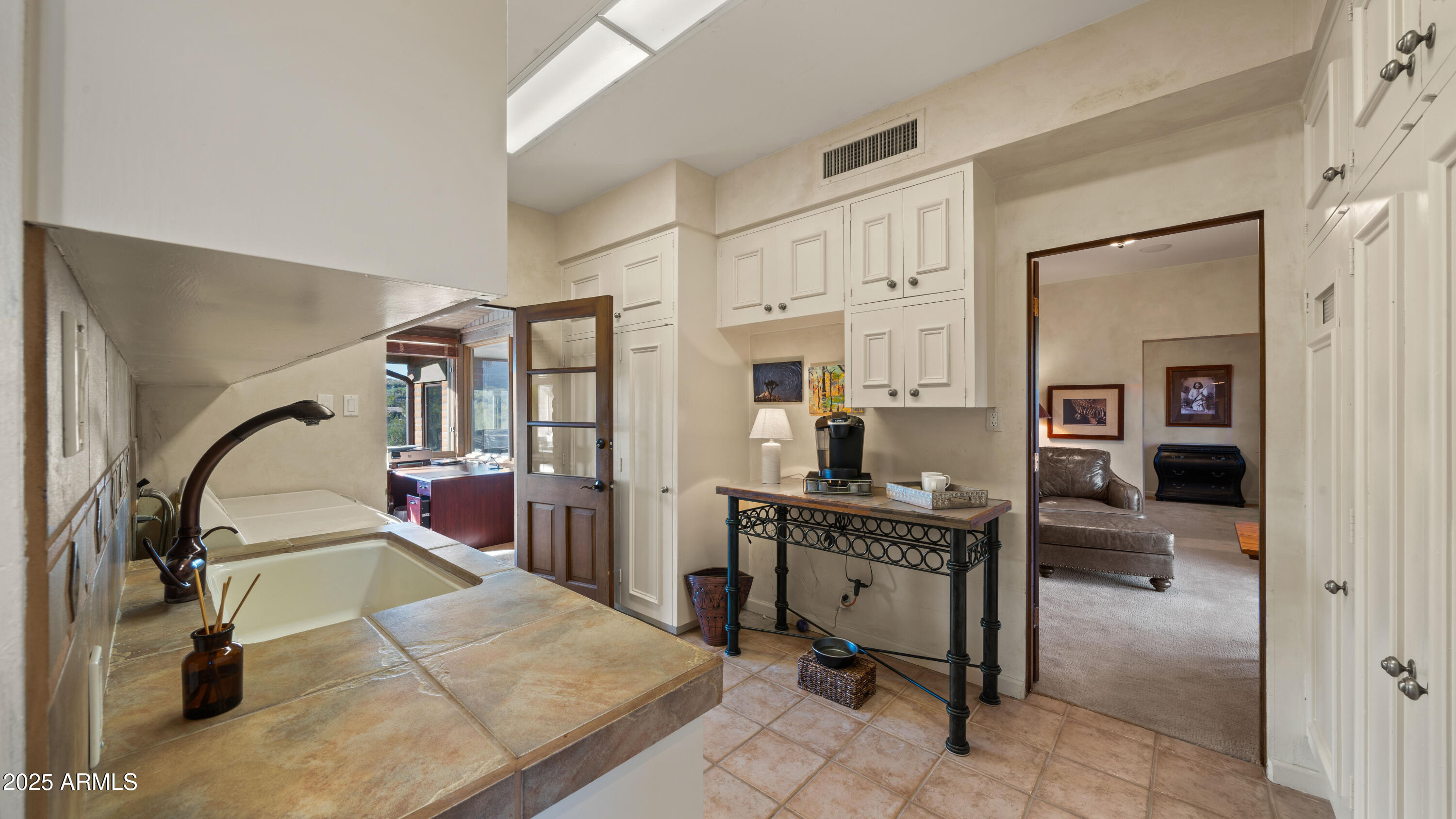5480 E DESERT CREEK Lane