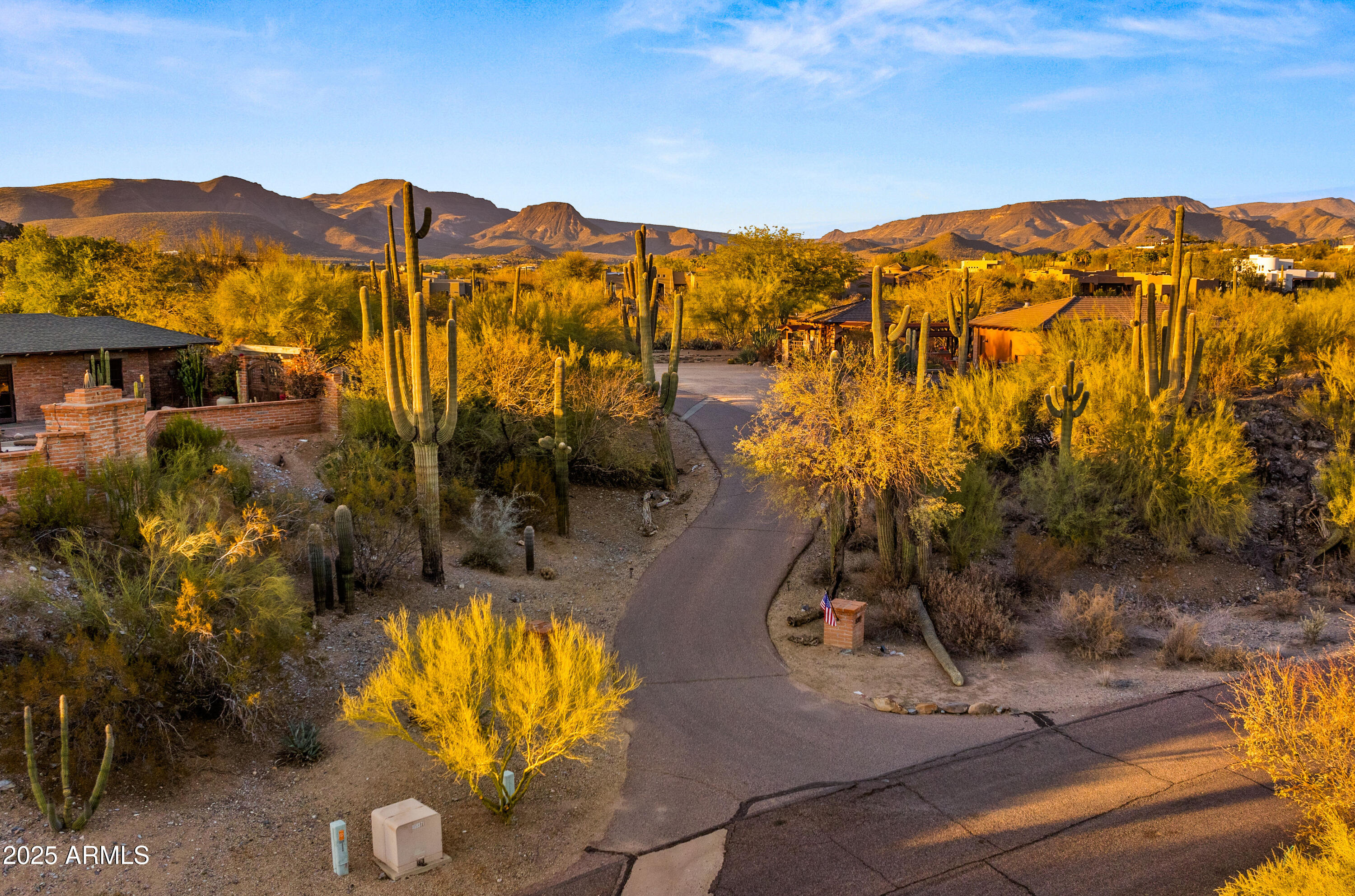 5480 E DESERT CREEK Lane