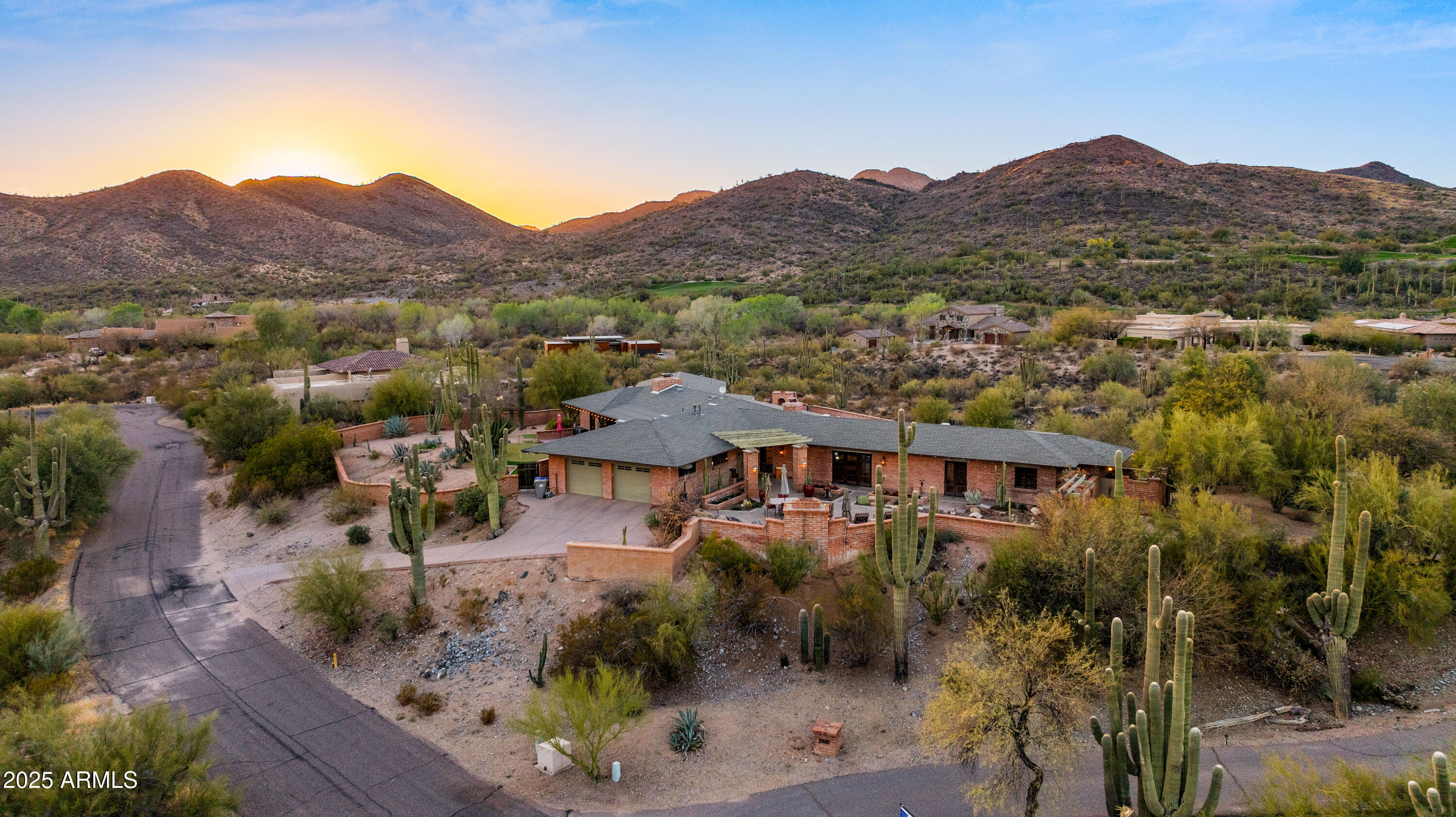 5480 E DESERT CREEK Lane