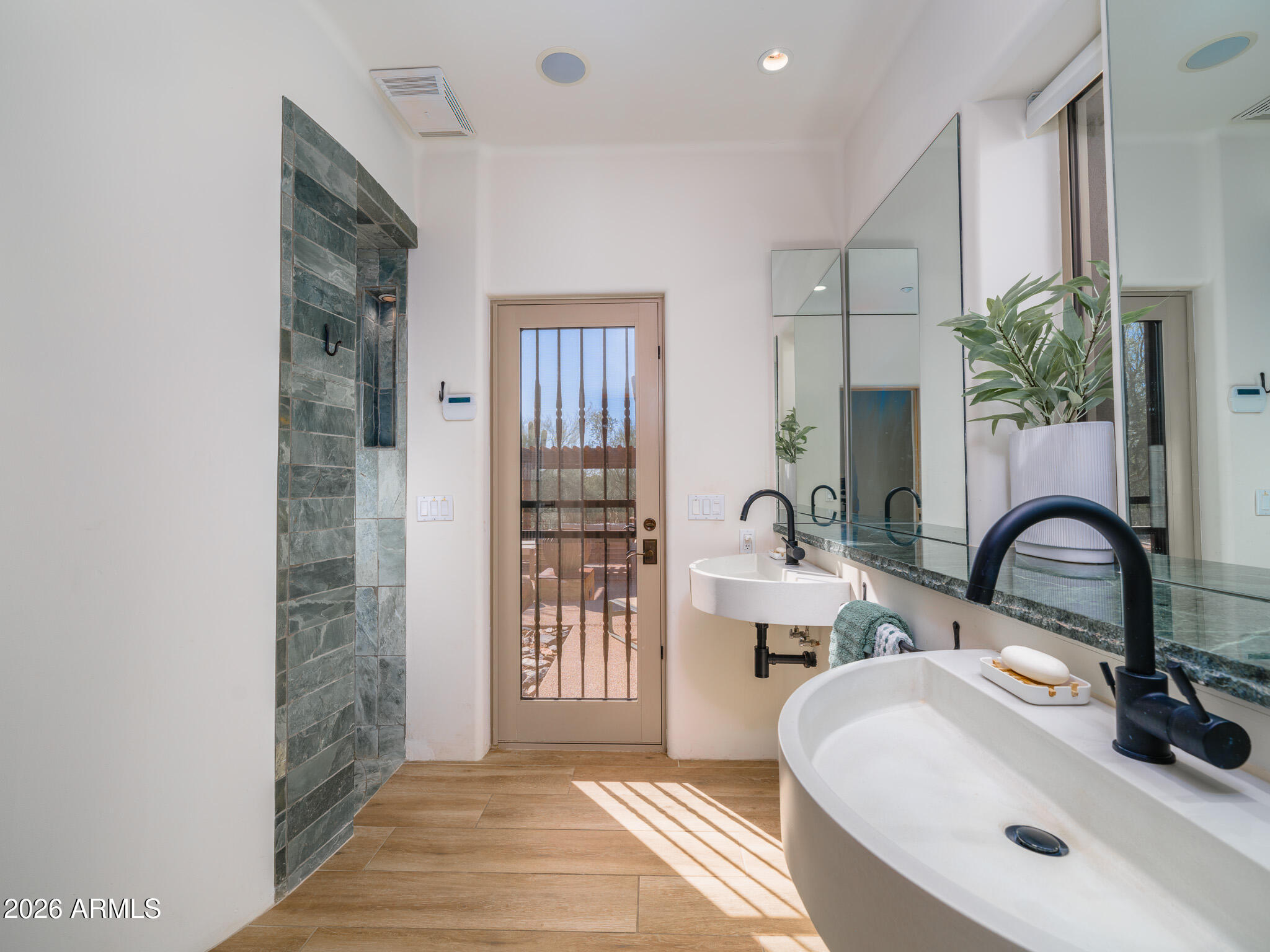 5943 E CAREFREE MOUNTAIN Drive