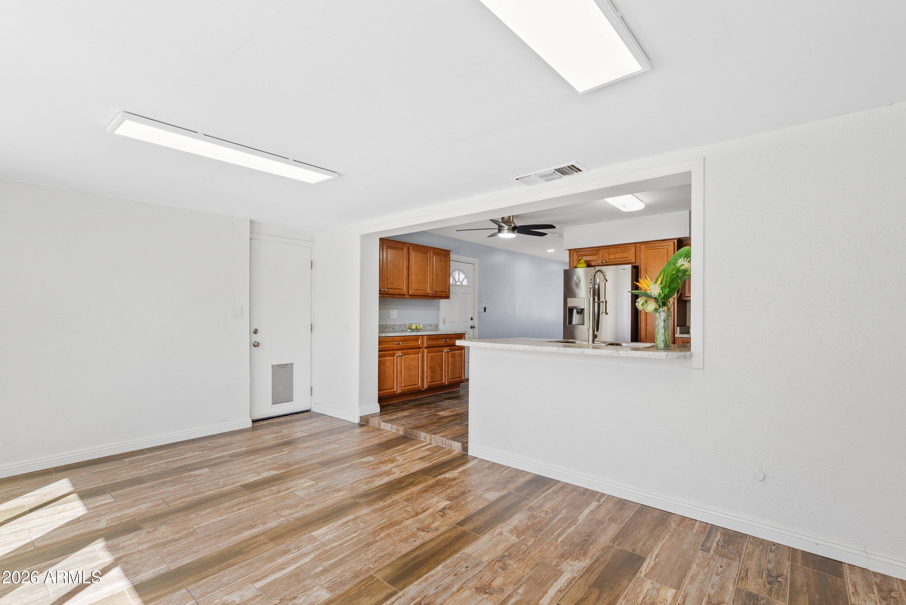 2045 W CORRINE Drive