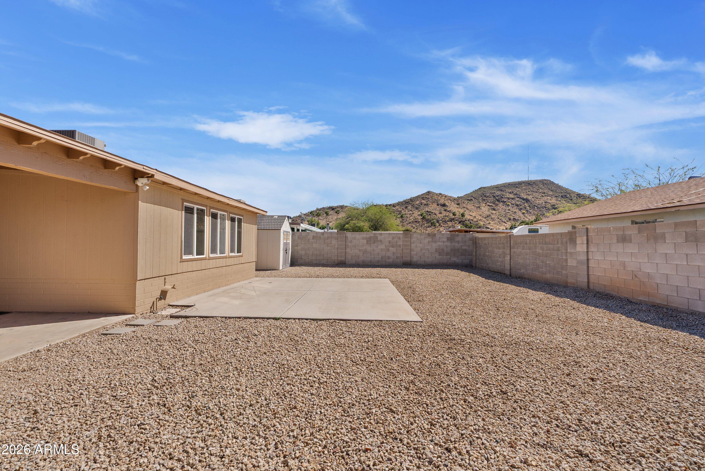 2045 W CORRINE Drive