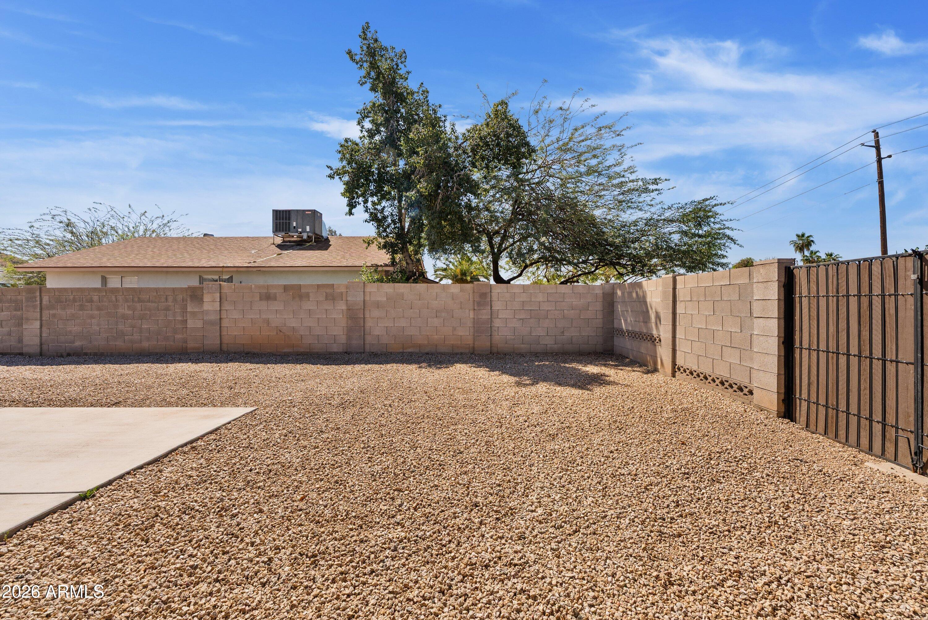2045 W CORRINE Drive
