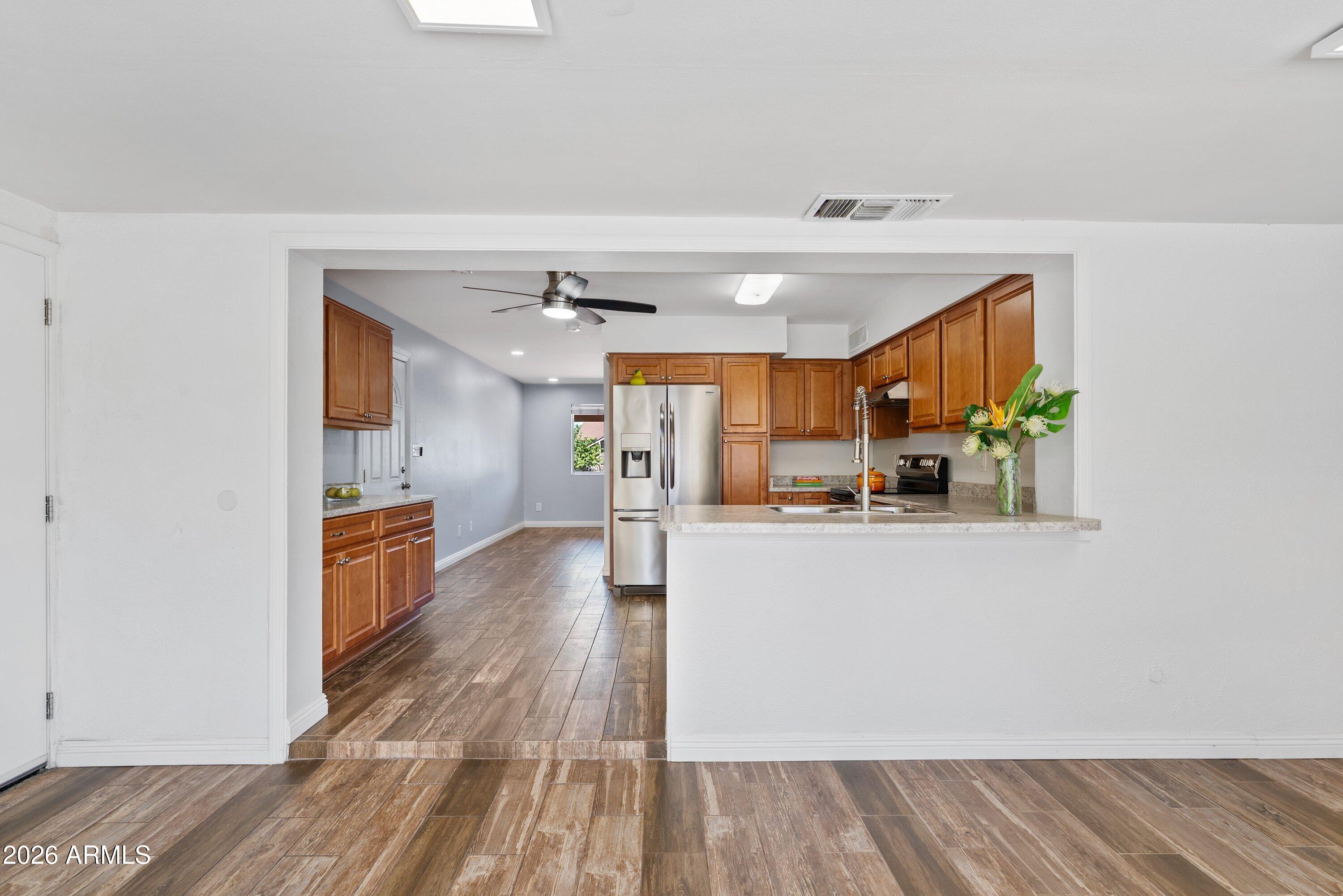 2045 W CORRINE Drive