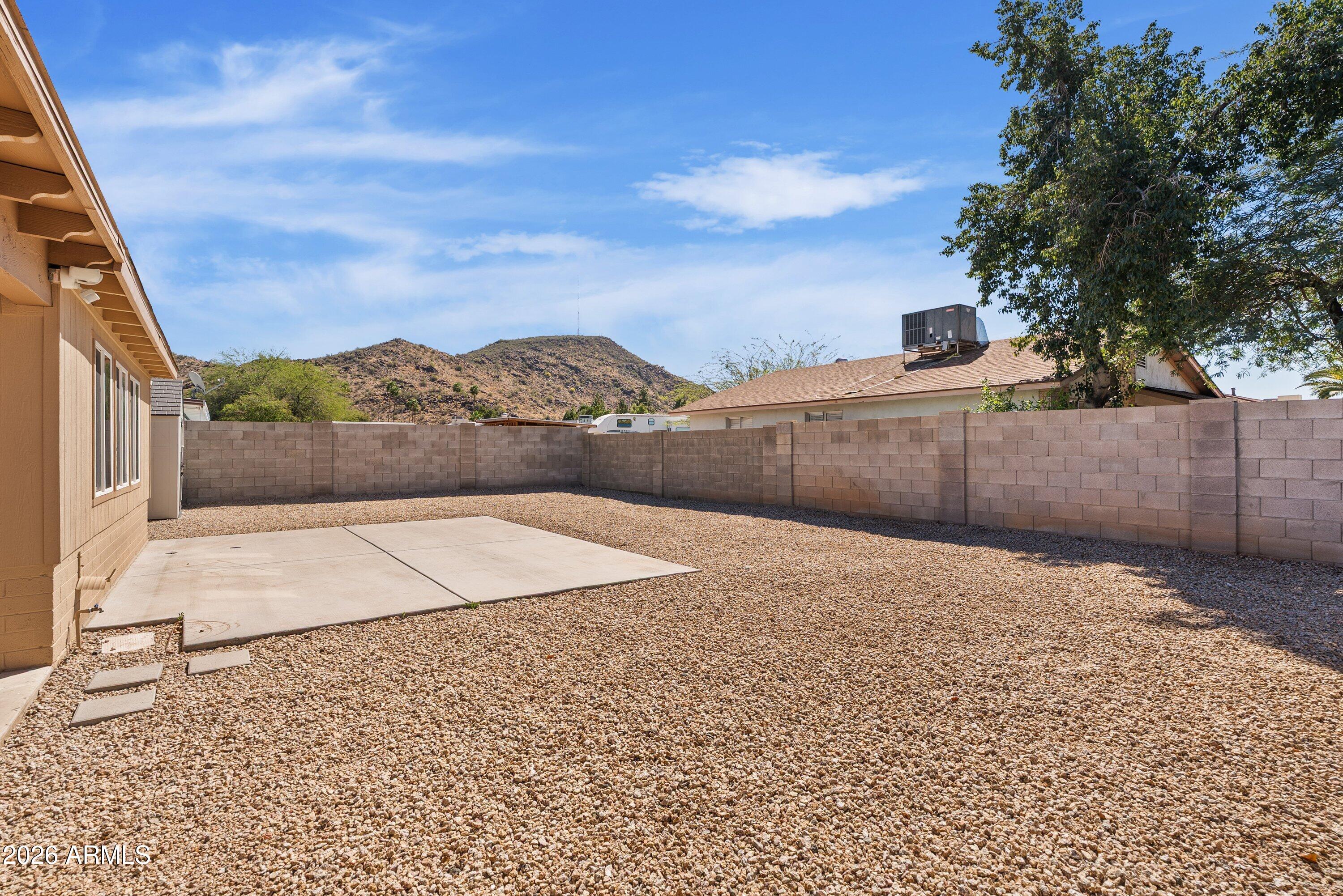2045 W CORRINE Drive