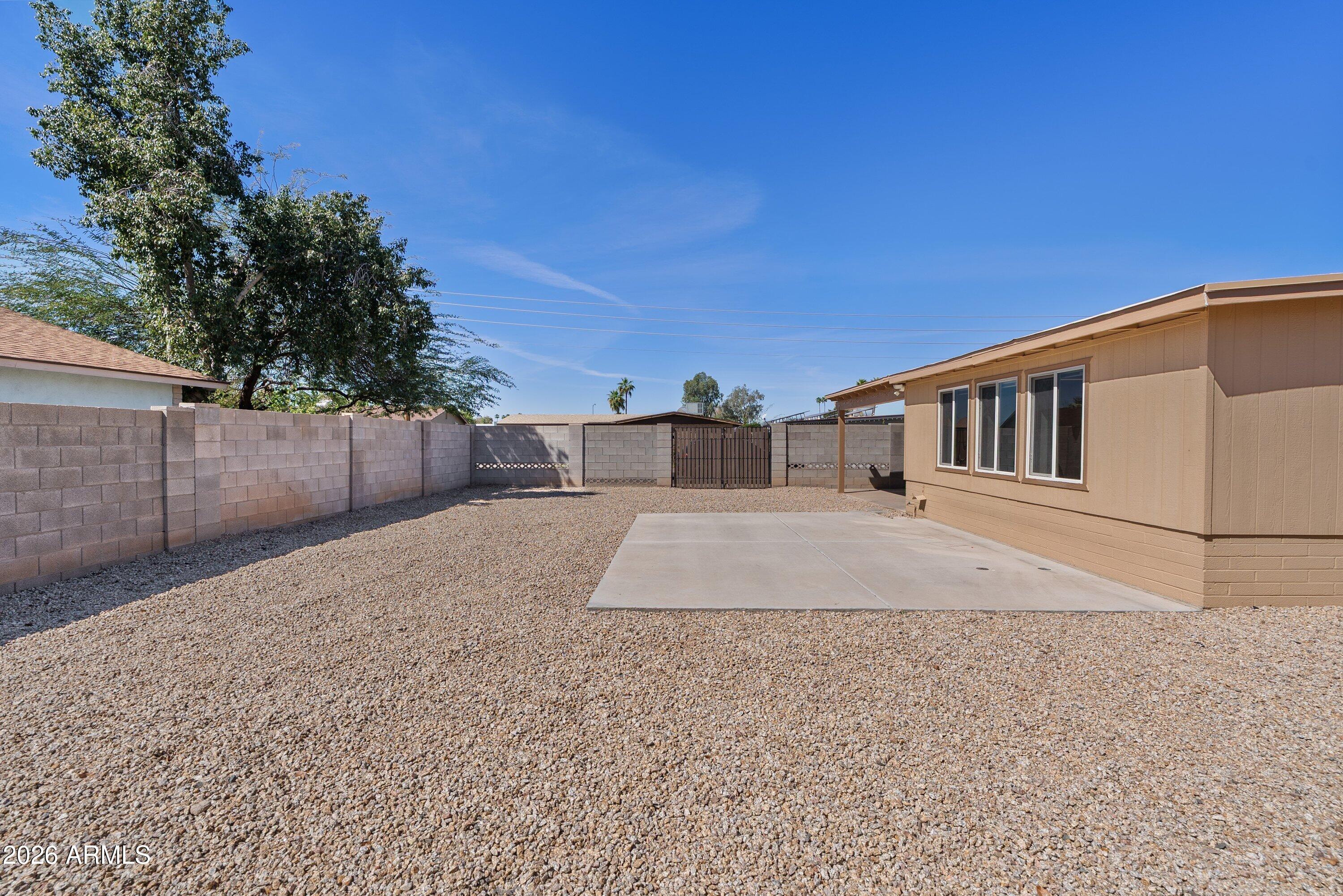 2045 W CORRINE Drive