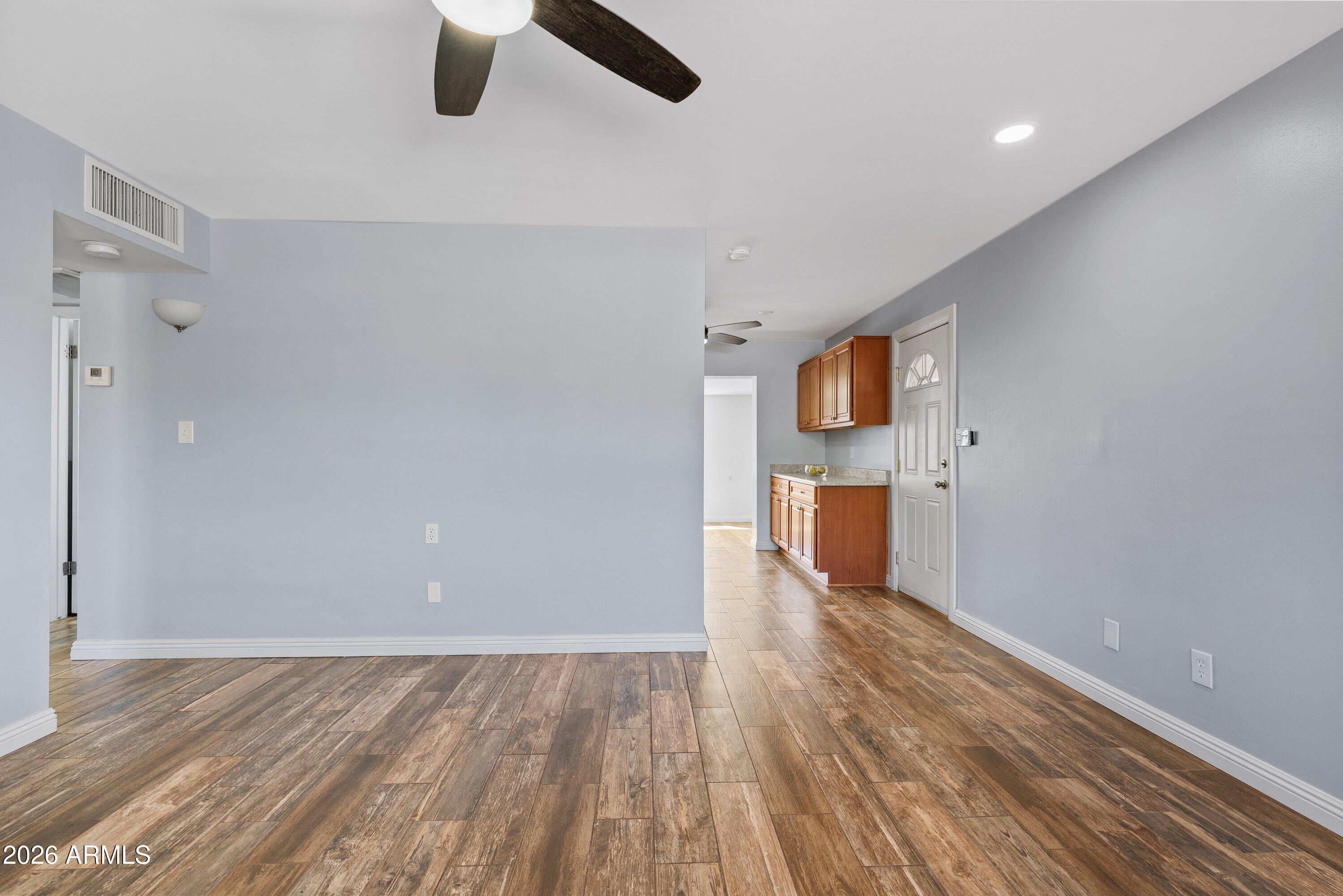 2045 W CORRINE Drive