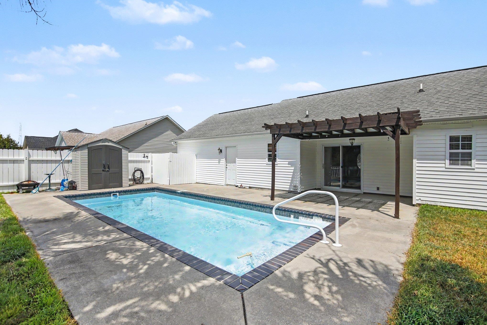 665 W Perry Rd.