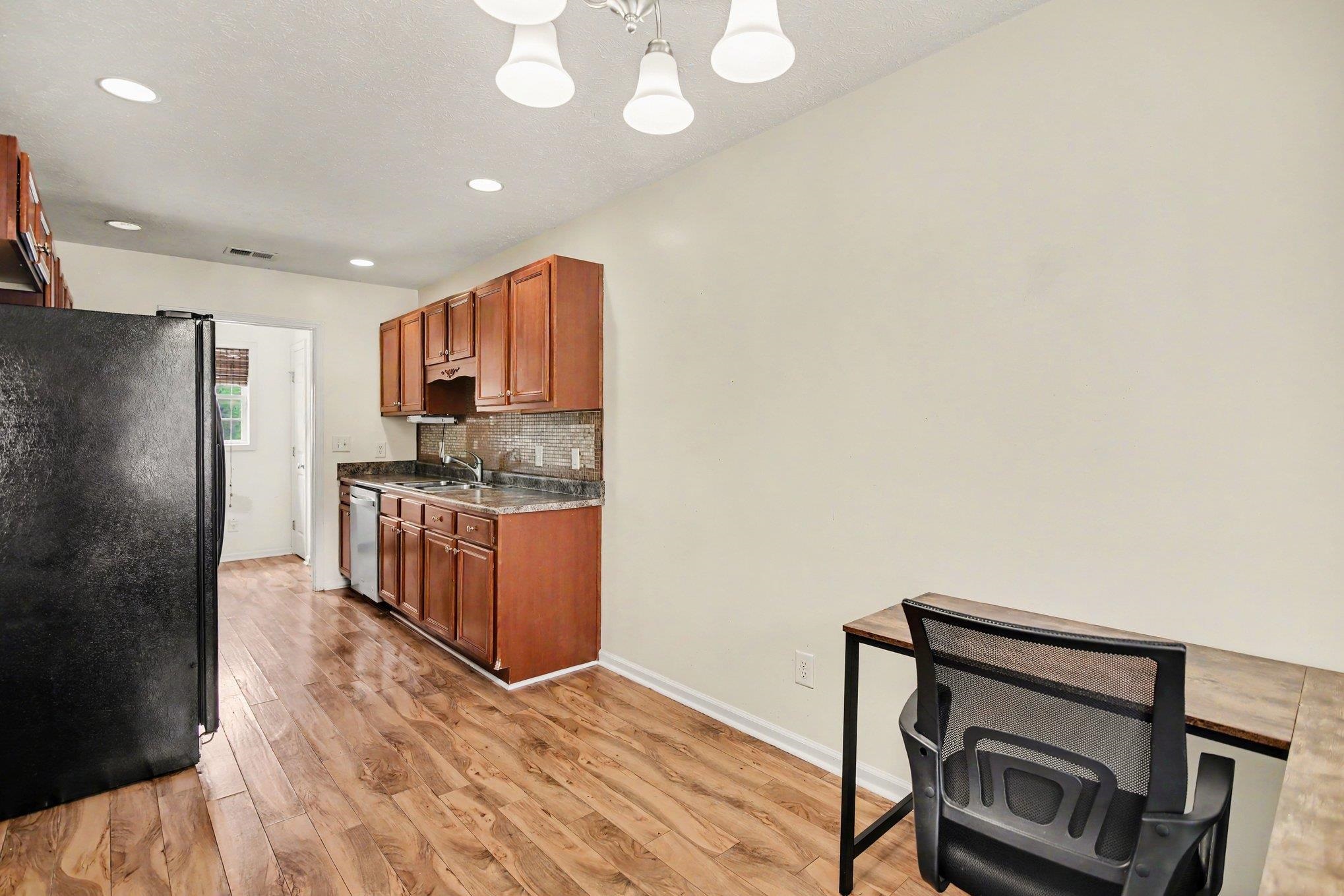 665 W Perry Rd.