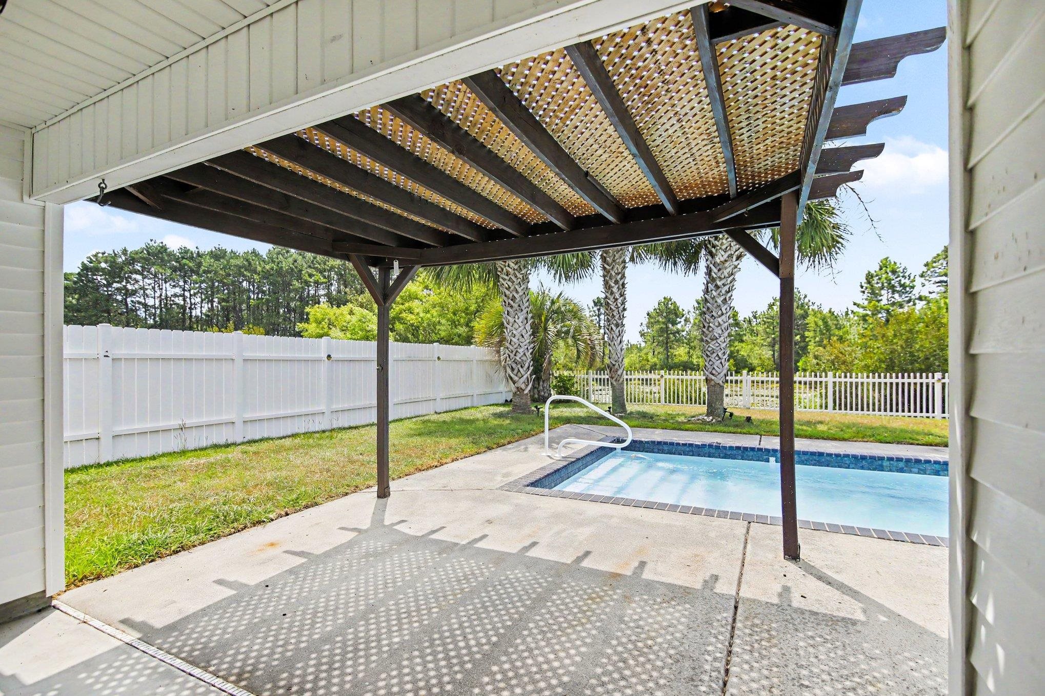 665 W Perry Rd.
