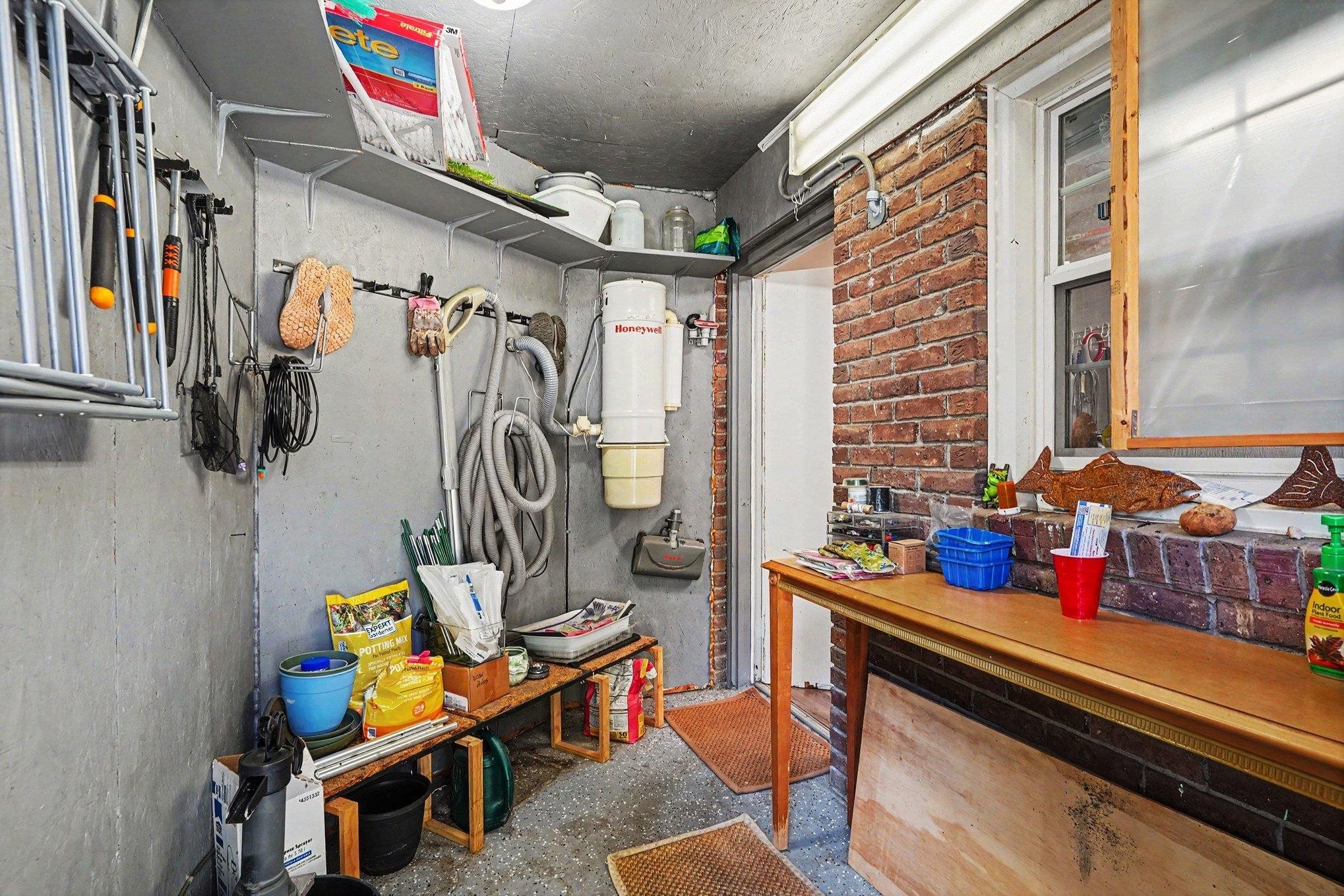991 Small Ln.