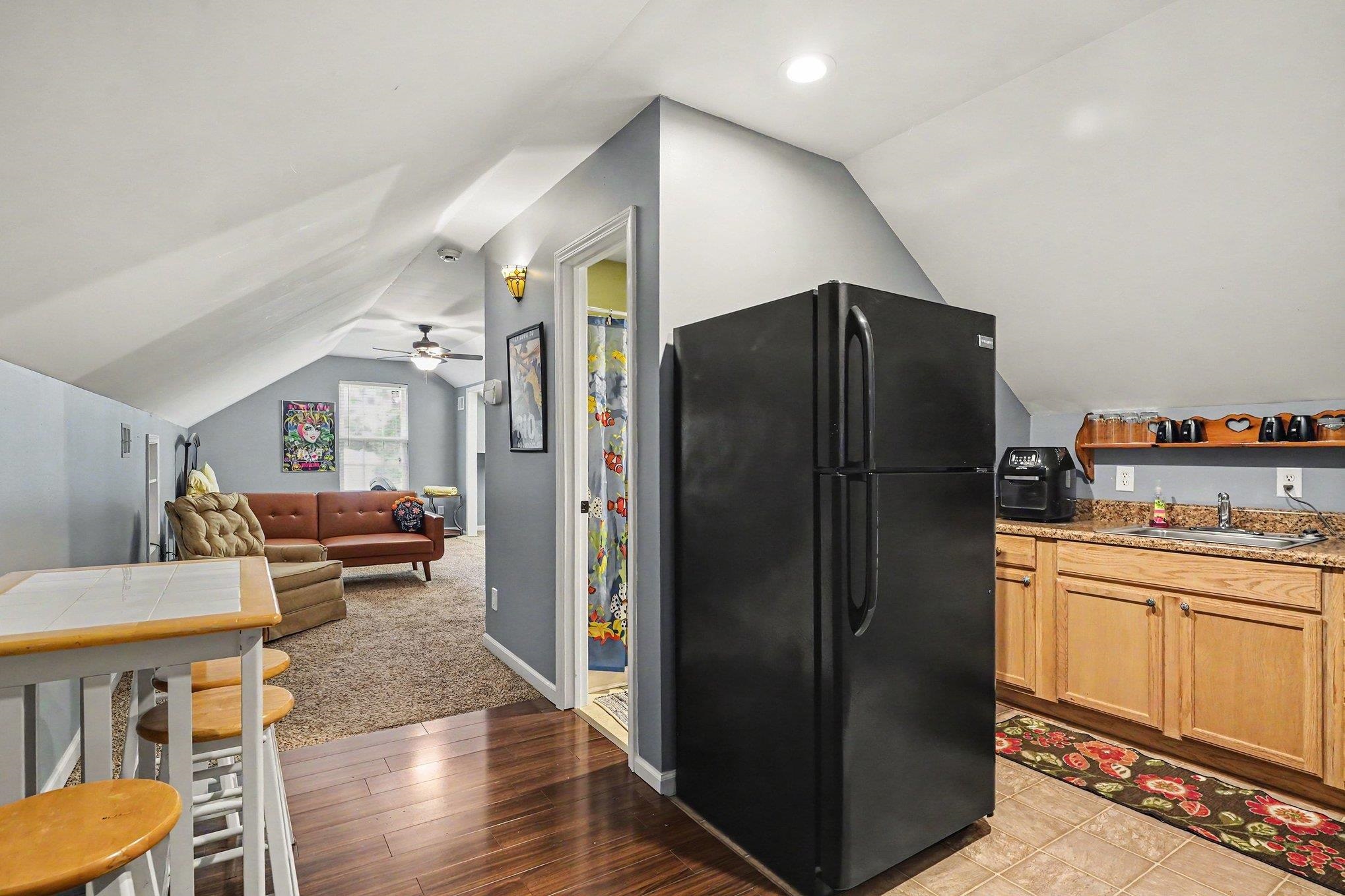 991 Small Ln.
