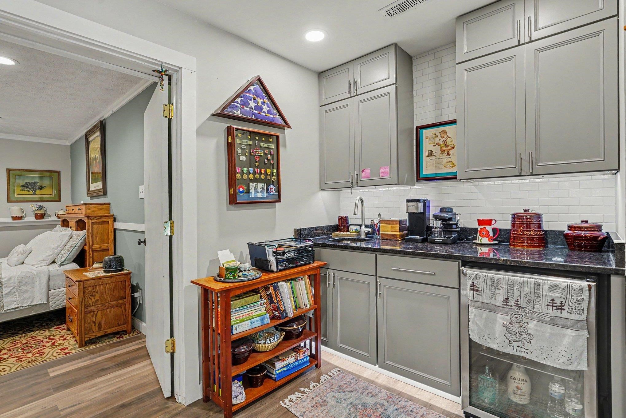 991 Small Ln.