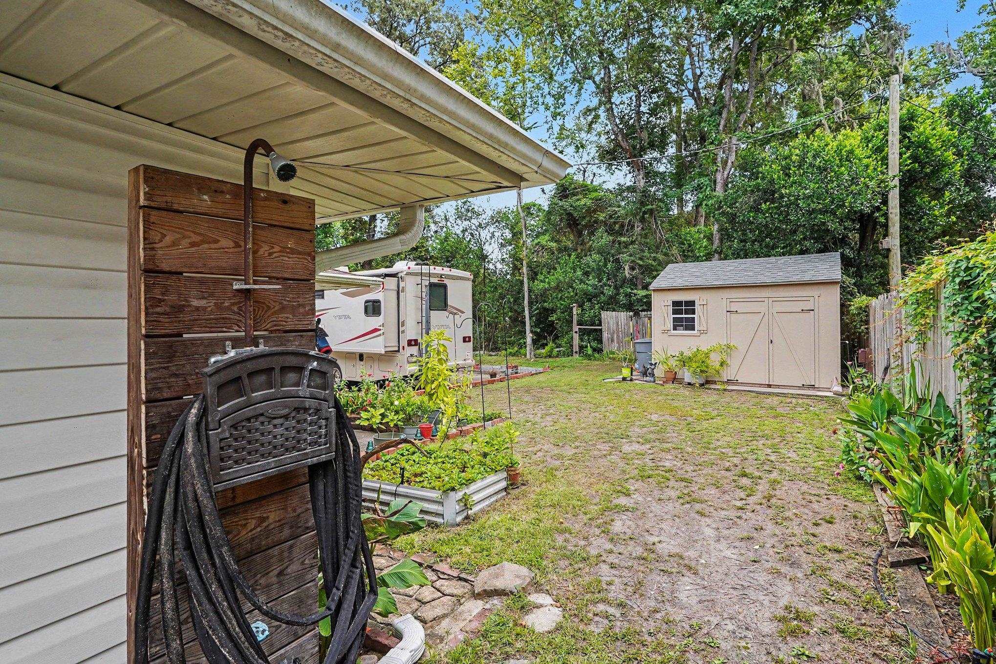 991 Small Ln.