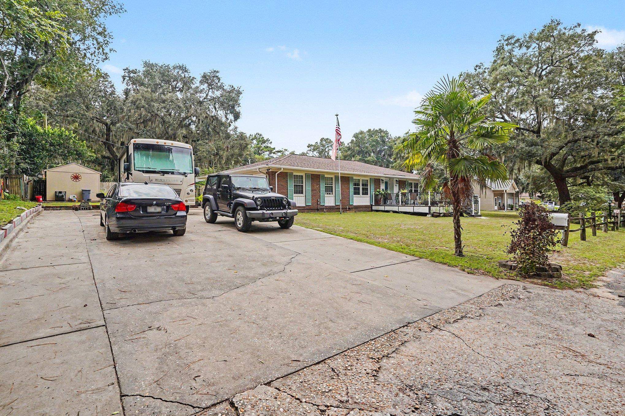 991 Small Ln.