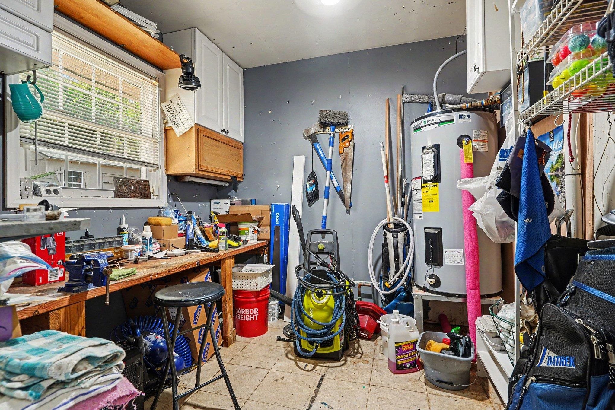 991 Small Ln.