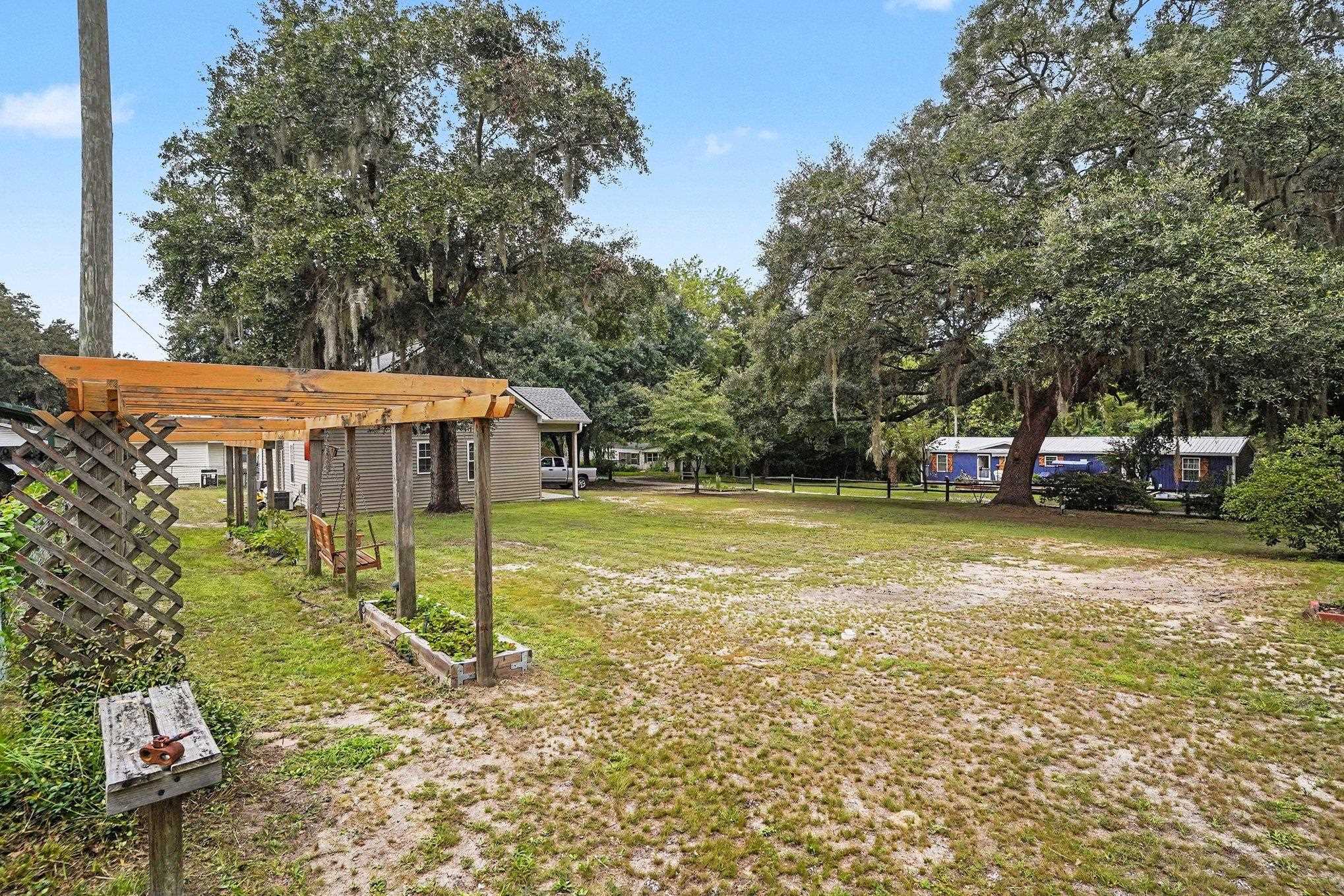 991 Small Ln.