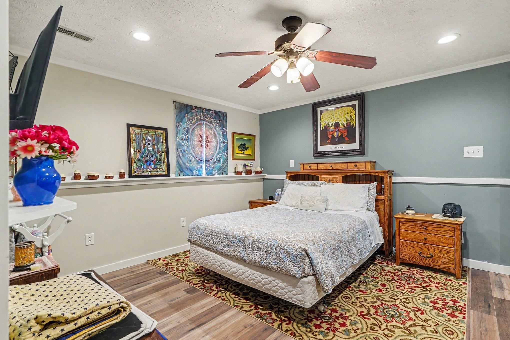 991 Small Ln.