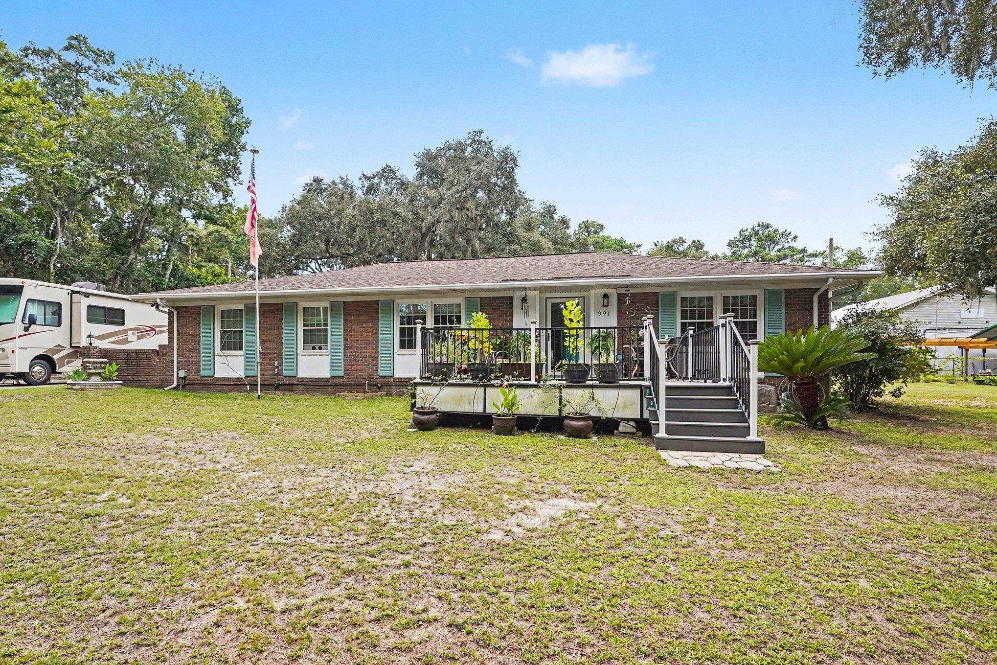 991 Small Ln.