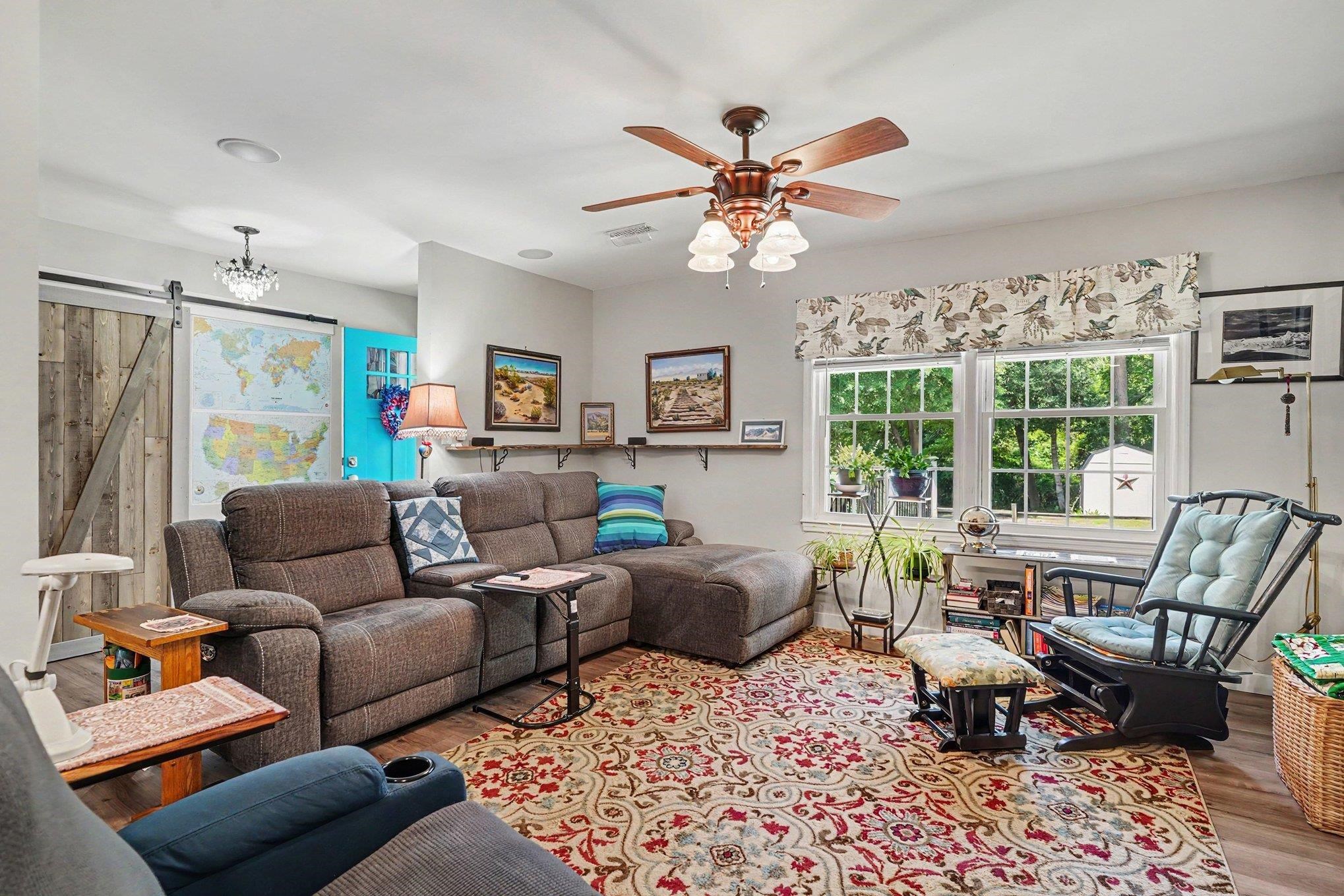 991 Small Ln.