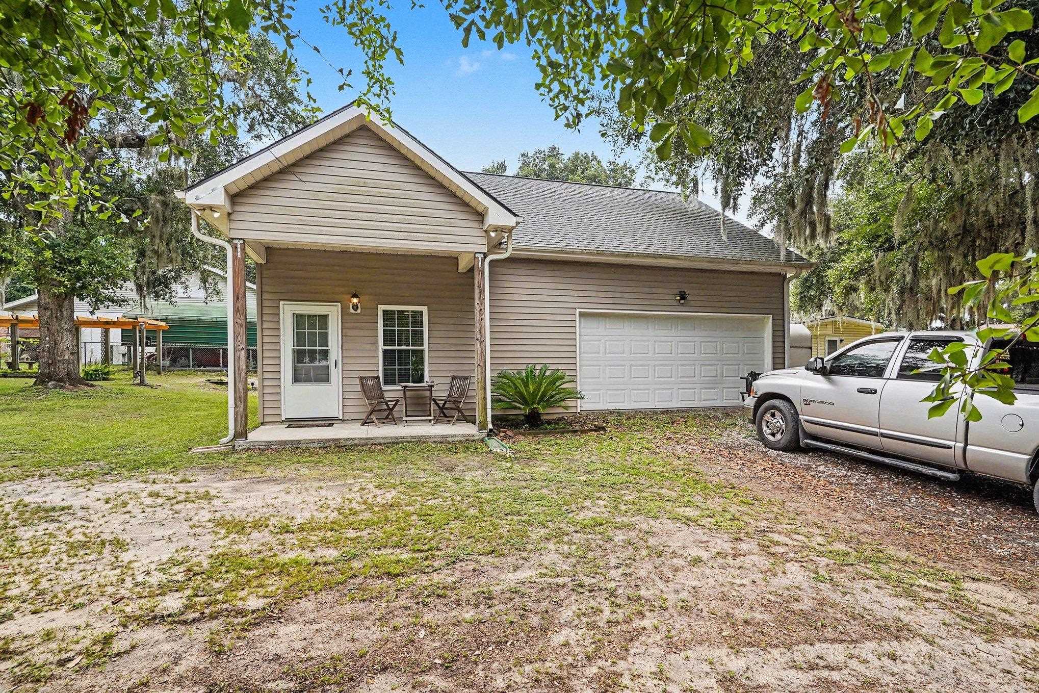 991 Small Ln.