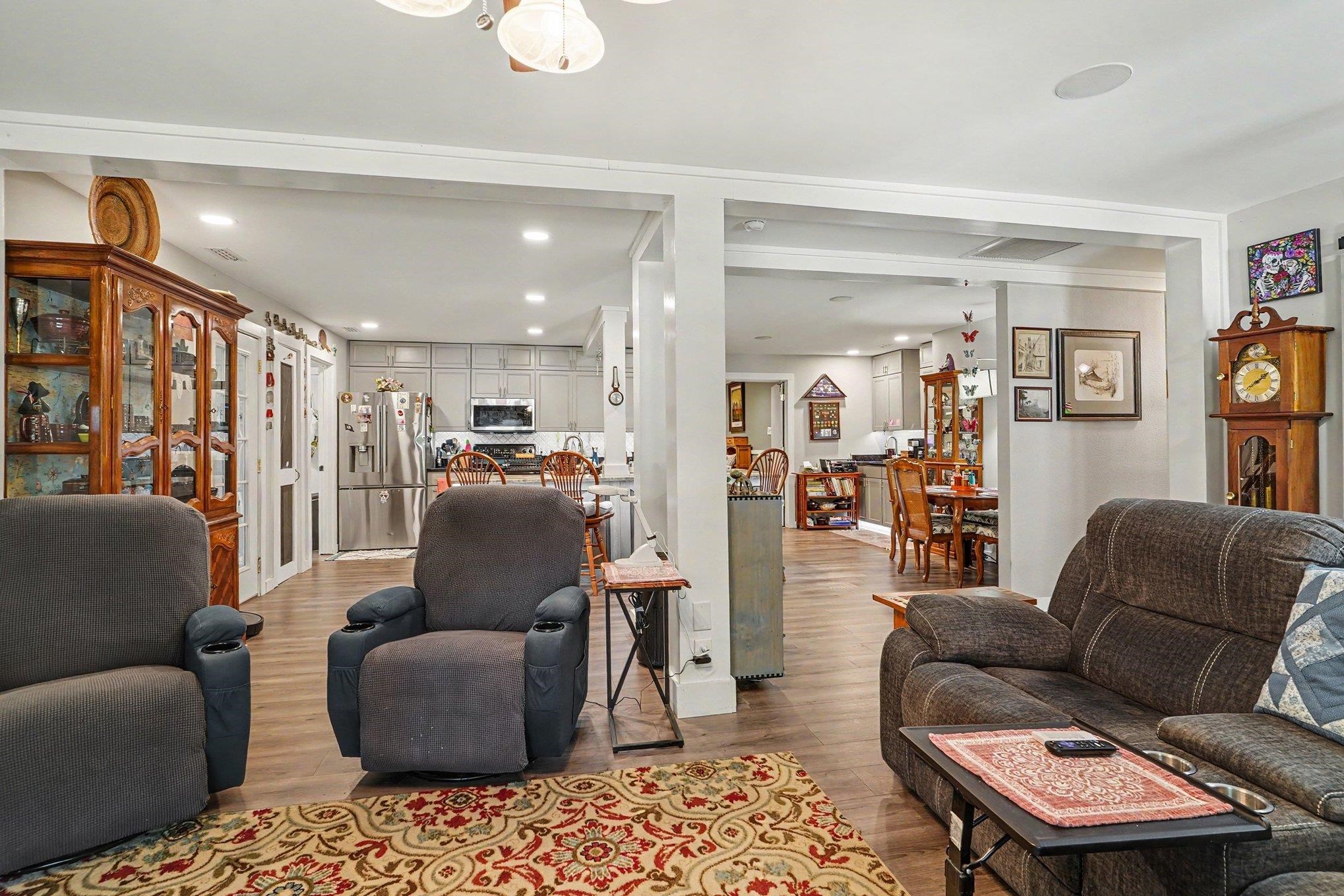 991 Small Ln.