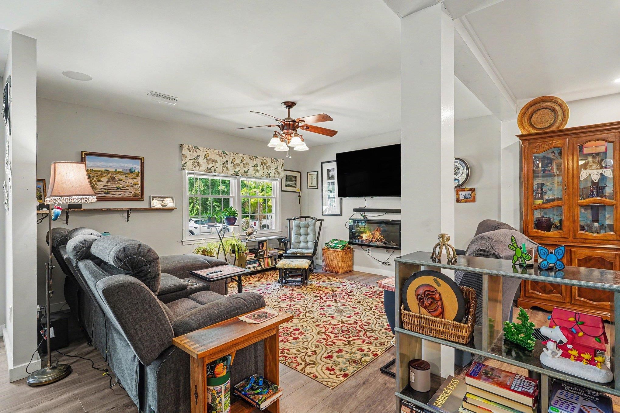 991 Small Ln.