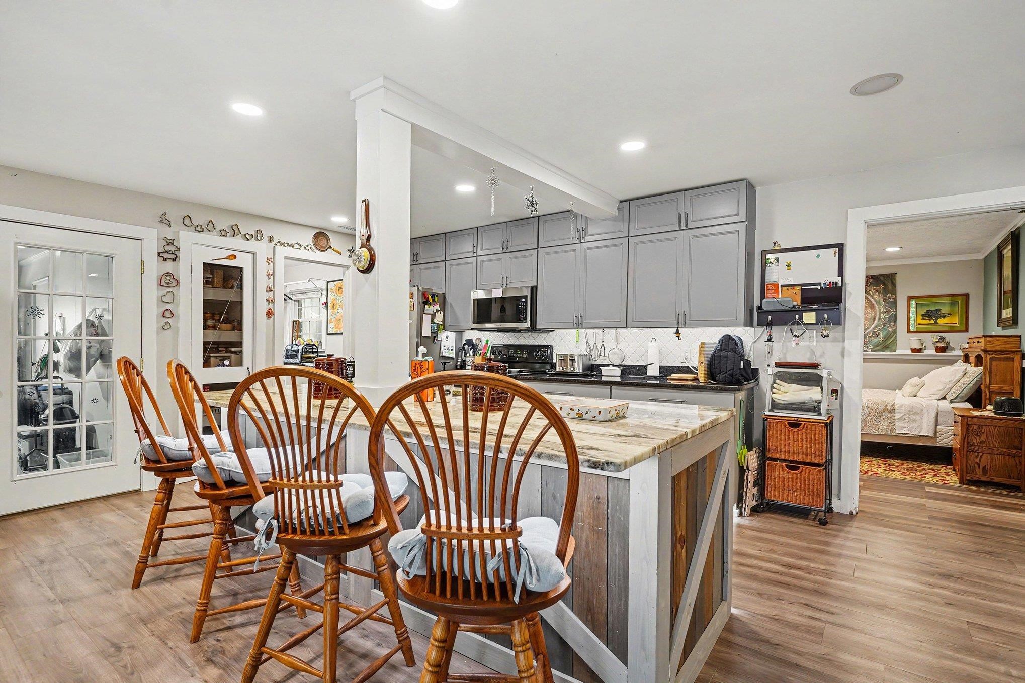 991 Small Ln.