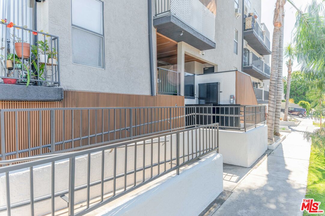 134 N Mariposa Ave Unit: 310