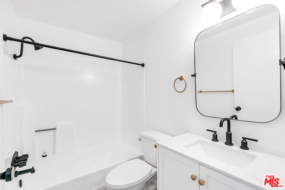 134 N Mariposa Ave Unit: 310