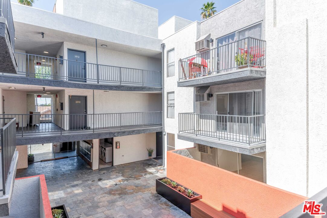 134 N Mariposa Ave Unit: 310