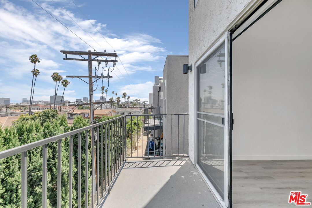 134 N Mariposa Ave Unit: 310