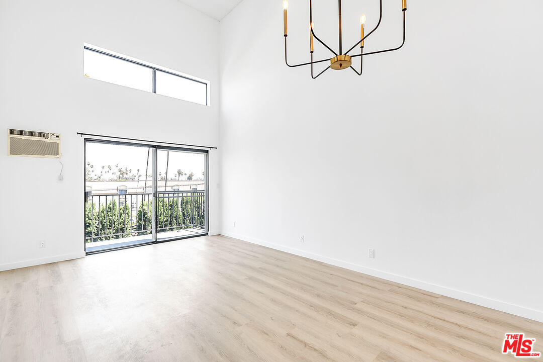 134 N Mariposa Ave Unit: 310