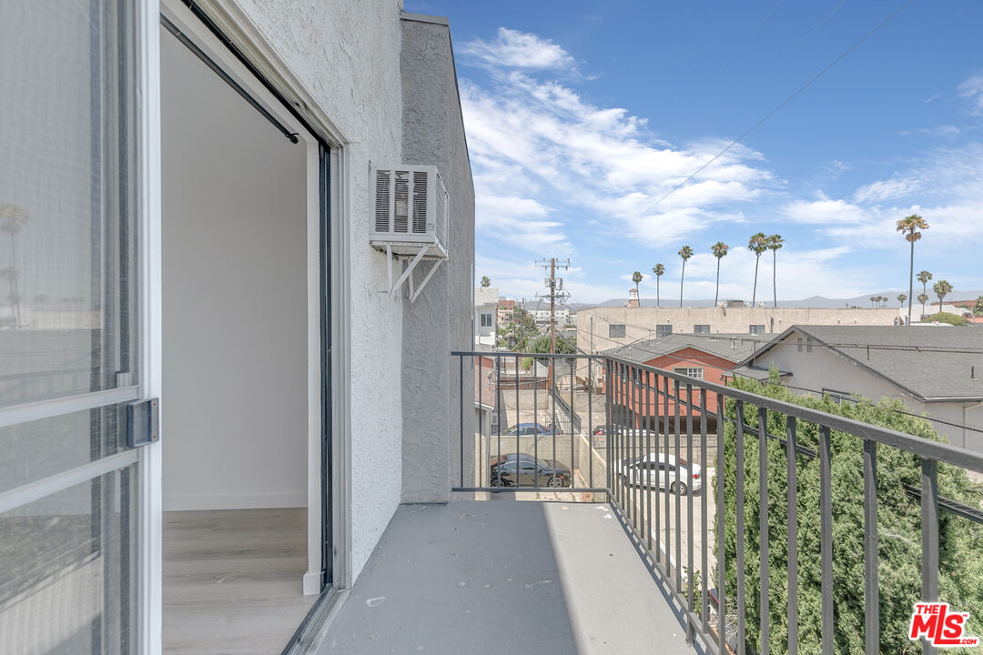 134 N Mariposa Ave Unit: 310